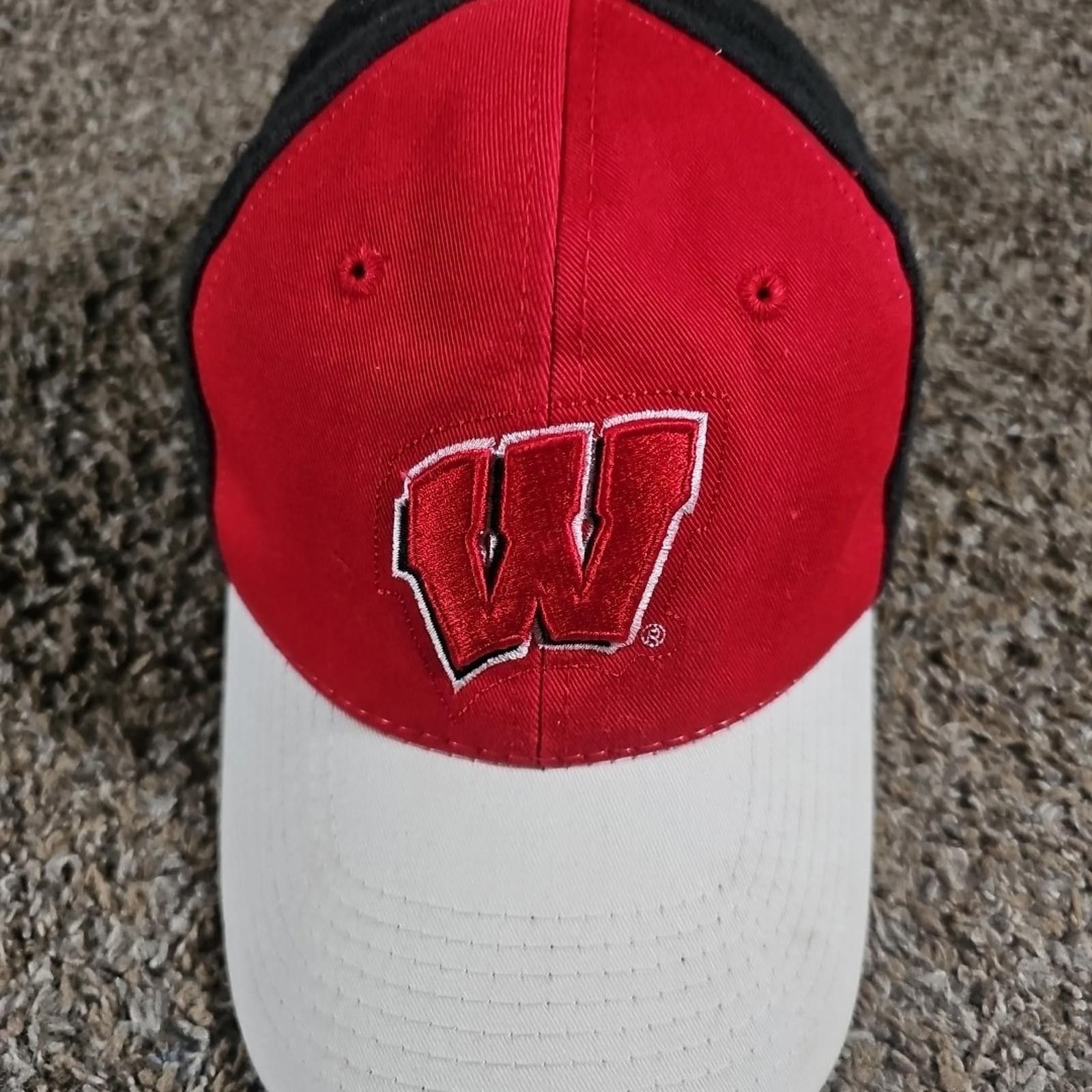 Signatures NCAA By Signatures Wisconsin Badgers Quilted Strapback Hat Size ONE SIZE - 3 Thumbnail
