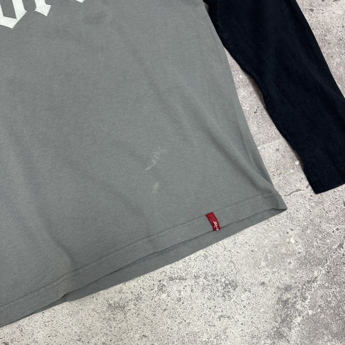 Levi's Vintage 00s Levi’s Washed longsleev big logo rare y2k script Size US M / EU 48-50 / 2 - 6 Thumbnail