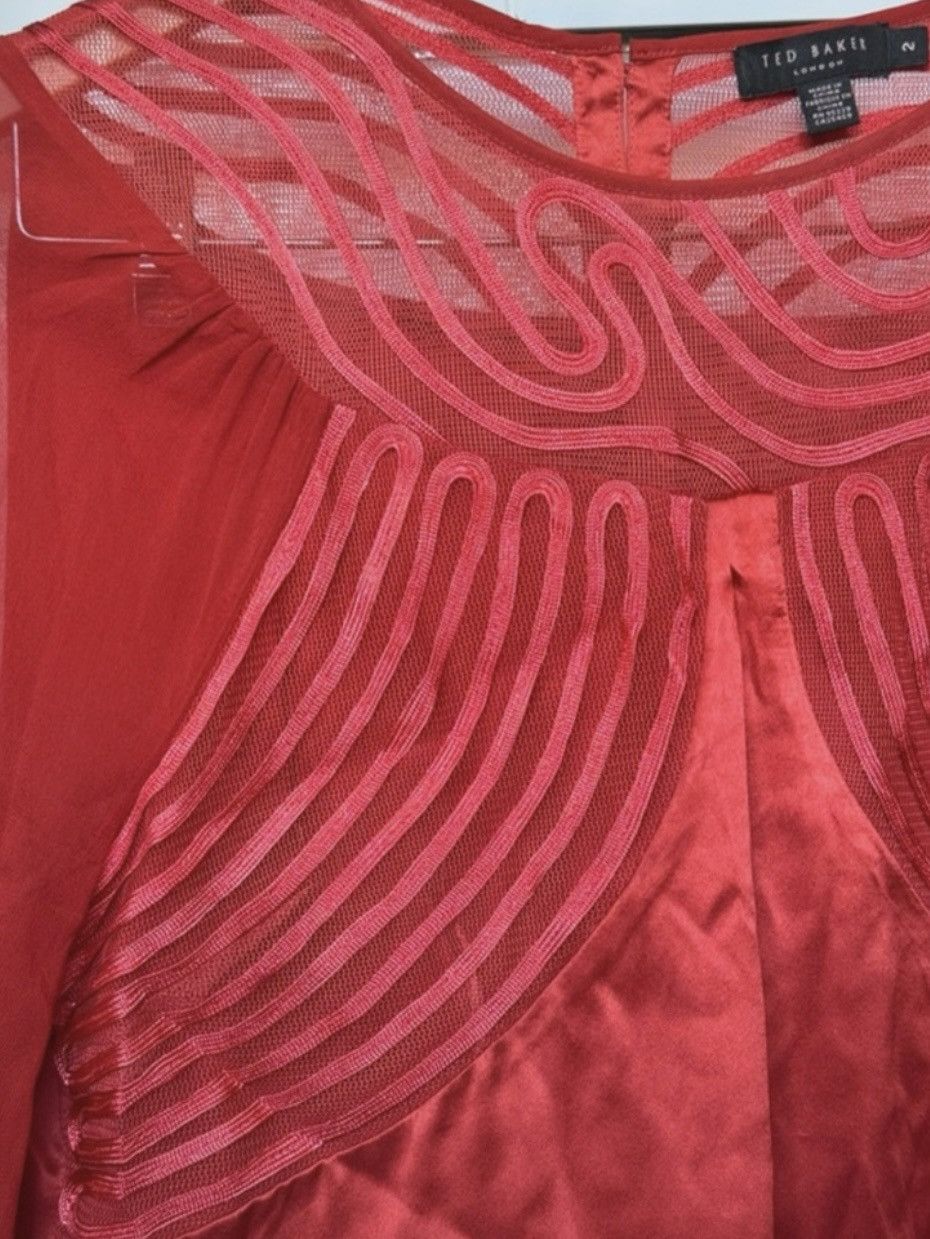 Ted Baker Ted Baker Red Sheer Sleeve Embroidered Satin Blouse Size 2 Size XS / US 0-2 / IT 36-38 - 2 Thumbnail