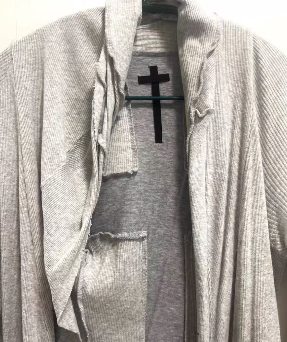 Le Grande Bleu (L.G.B.) Le Grande Bleu (LGB) Gray Cross Cardian(Two-Way) Size US XS / EU 42 / 0 - 1 Thumbnail