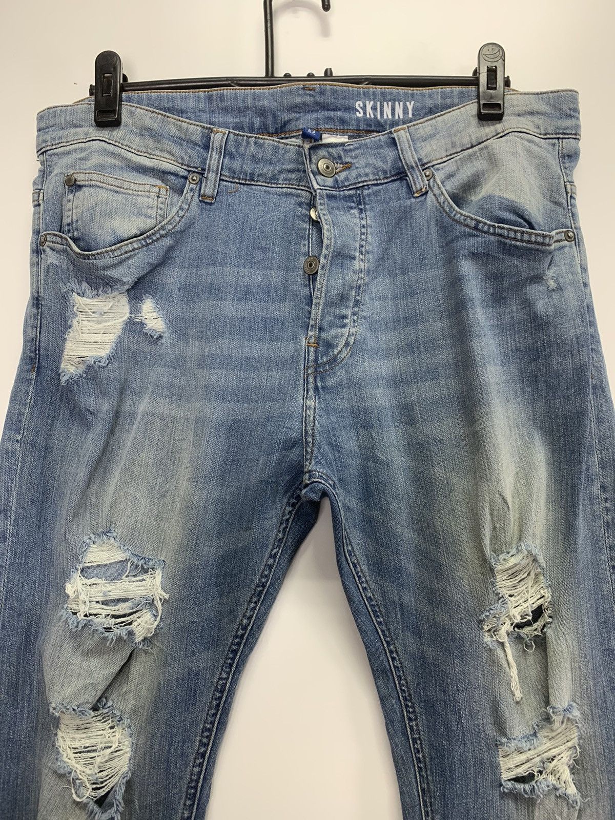 H&M H&M Distress Jeans Size US 34 / EU 50 - 2 Thumbnail