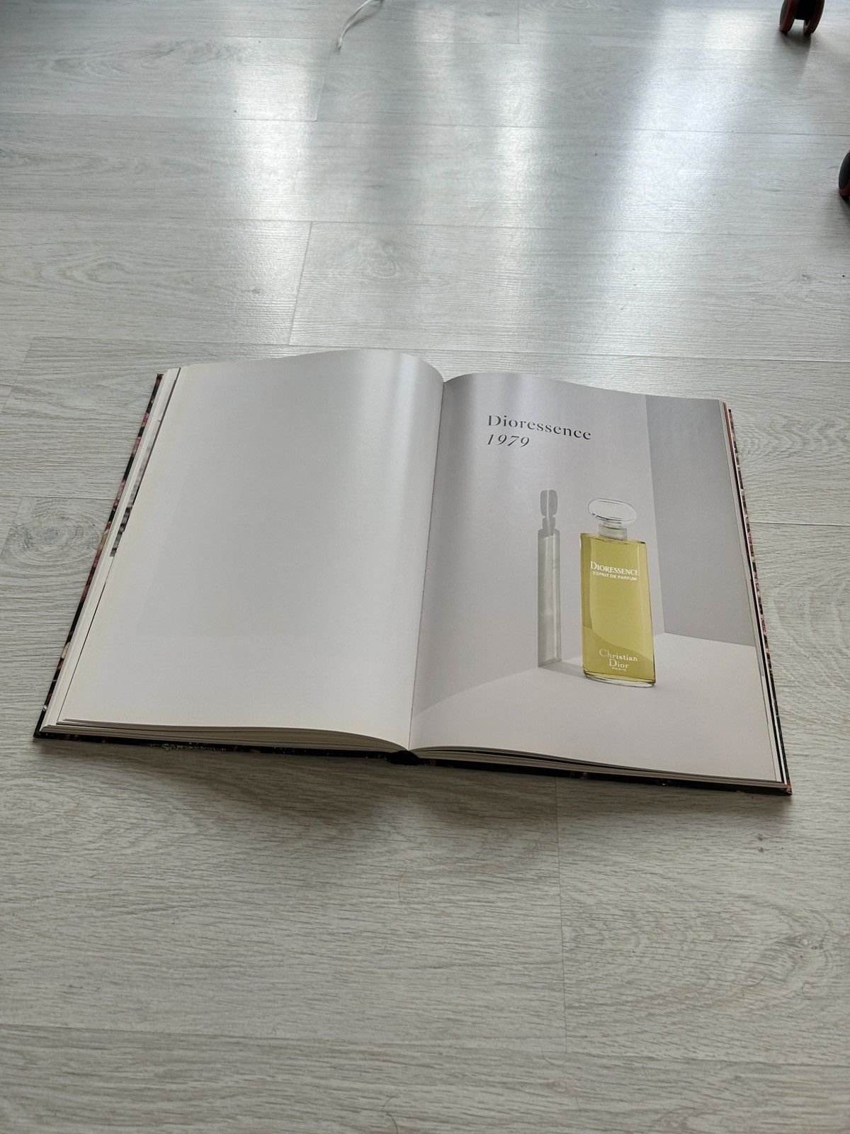 Dior Dior “The Perfumes” Book Size ONE SIZE - 11 Thumbnail