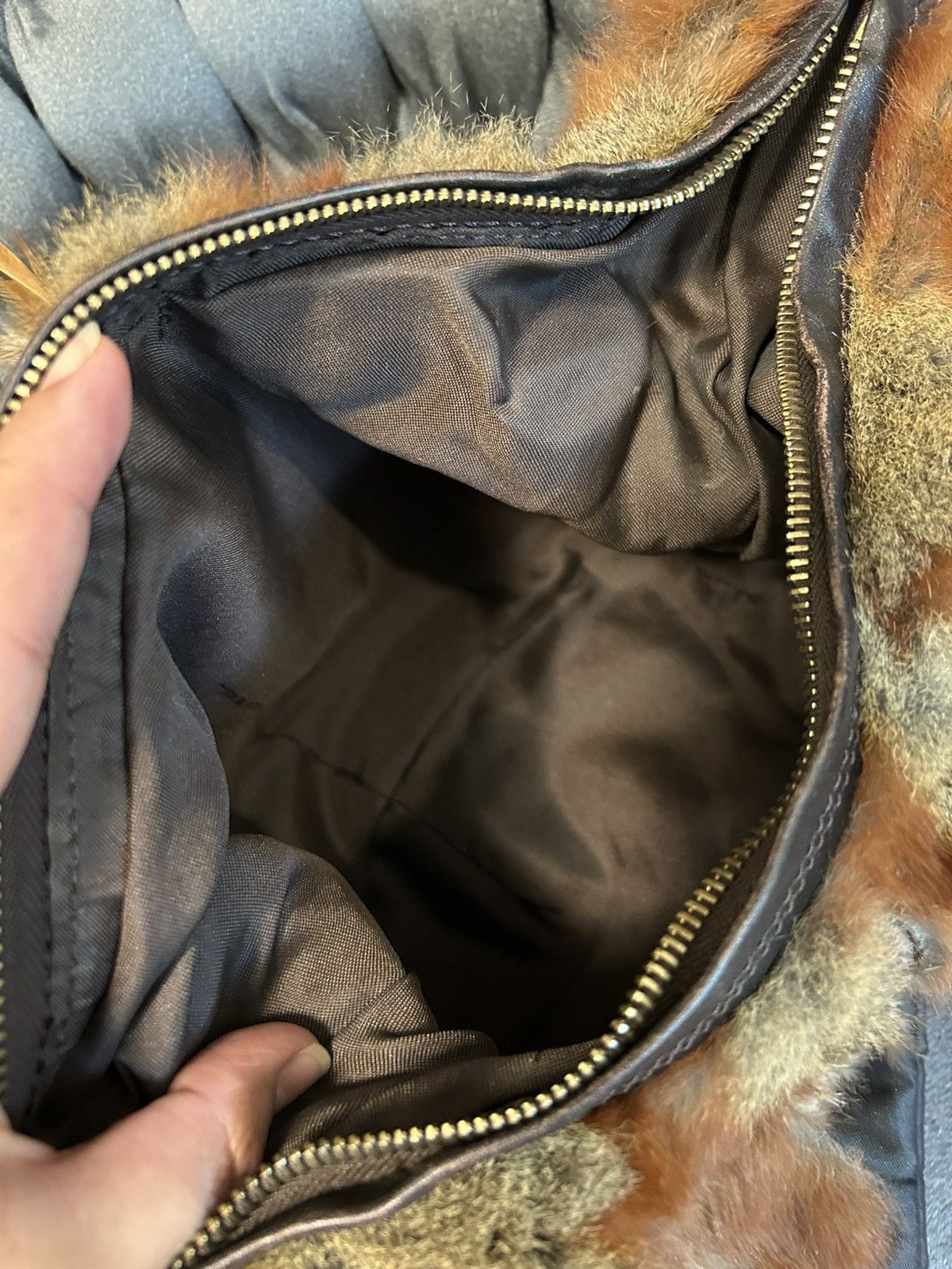 Fendi Fendi Feather & Rabbit Fur Small Croissant Chain Hobo Size ONE SIZE - 9 Thumbnail