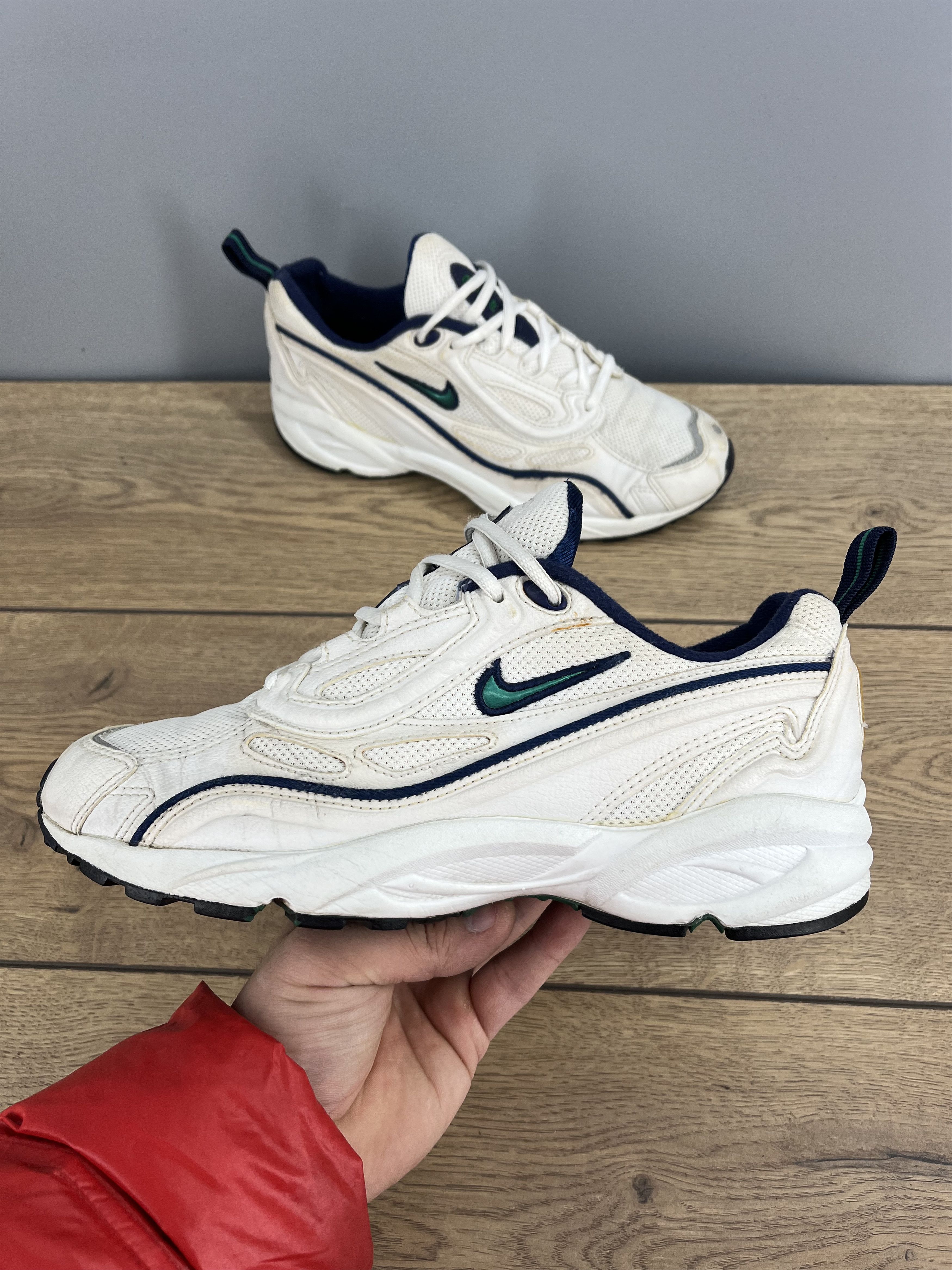 Nike Vintage Nike Air Sneakers US 9.5 EU 41 Retro 90s White Size US 9.5 / IT 39.5 - 8 Thumbnail
