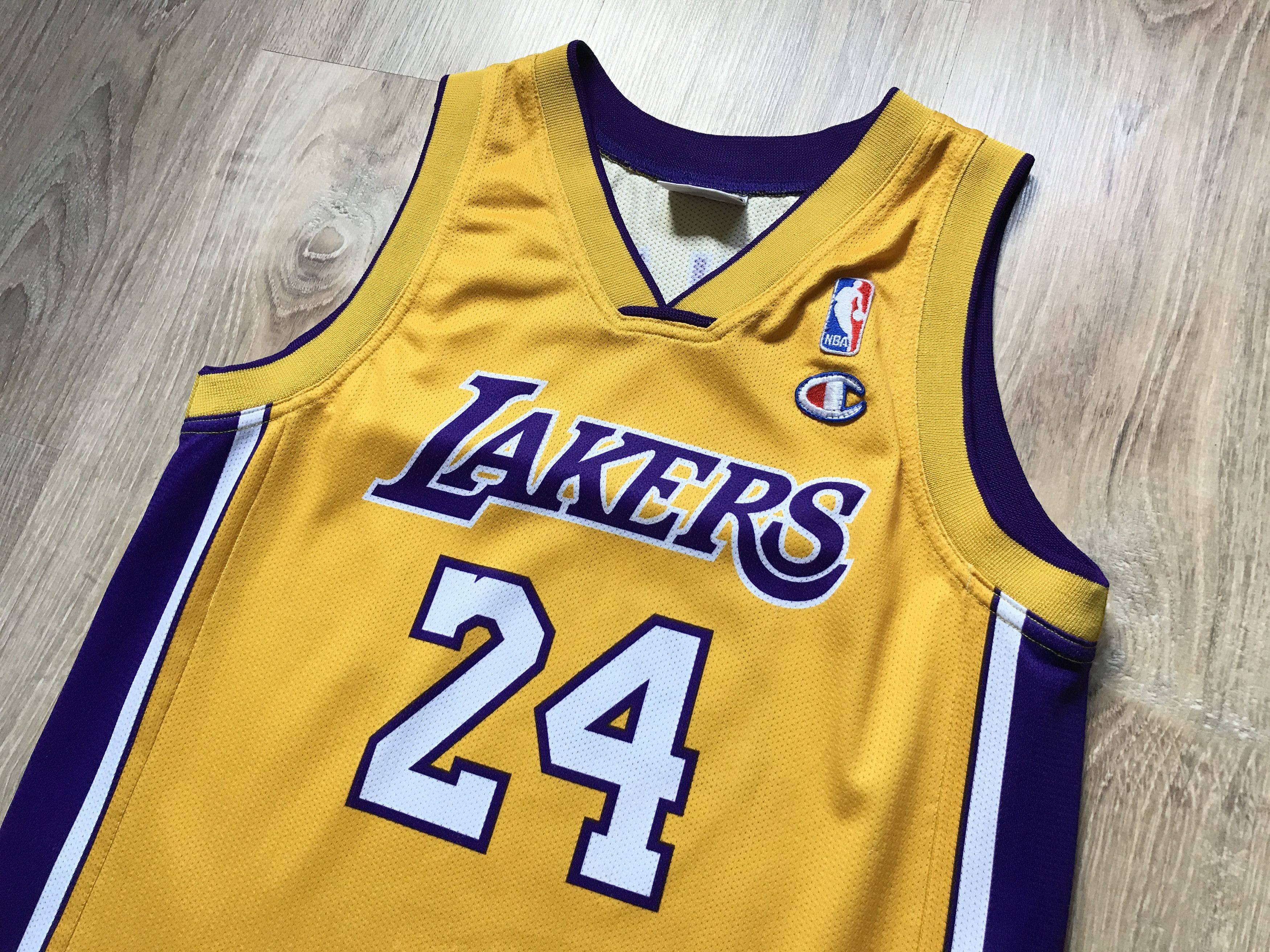 Champion × NBA × Vintage Vintage Champion Los Angeles Lakers Kids Kobe Bryant #24 Size US XXS / EU 40 - 2 Thumbnail