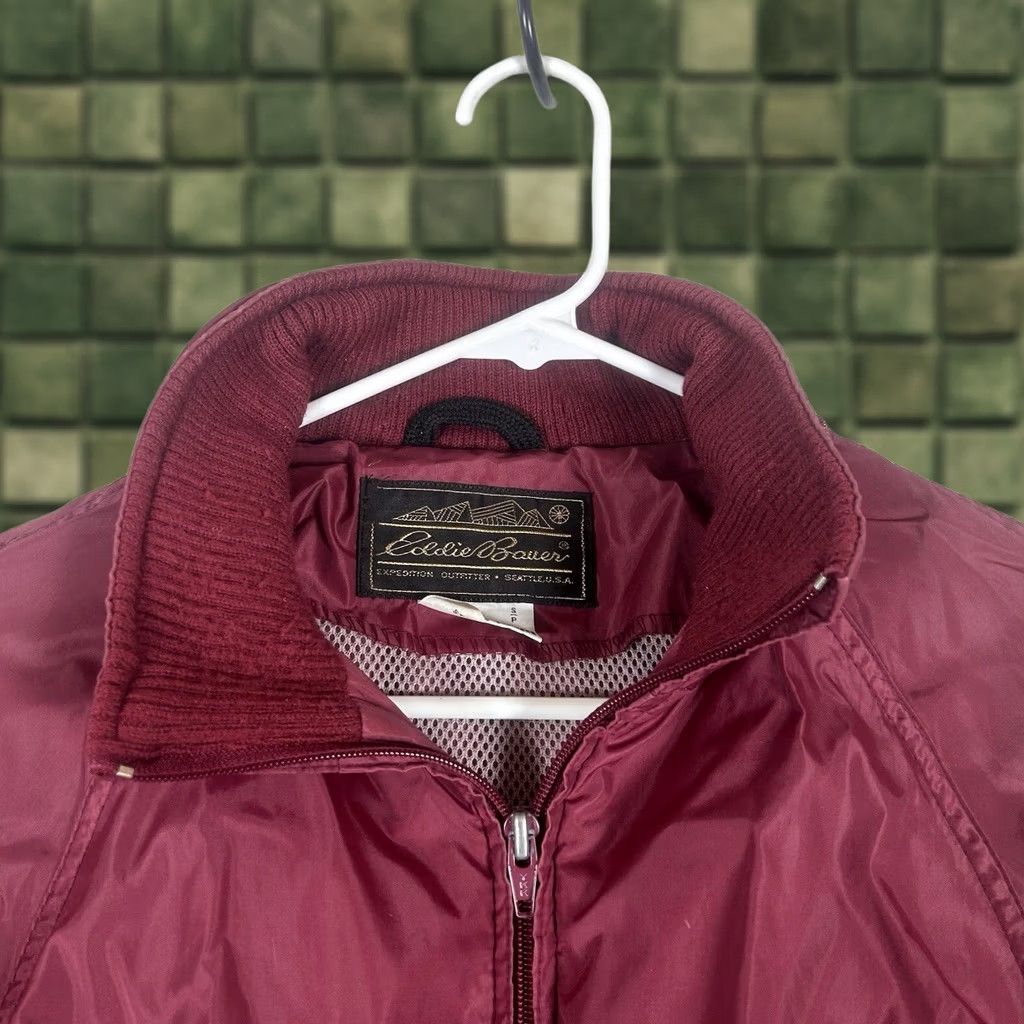 Eddie Bauer VINTAGE Eddie Bauer Mens Windbreaker Small Red Nylon Jacket Stowable Hood 90s Size US S / EU 44-46 / 1 - 1 Thumbnail