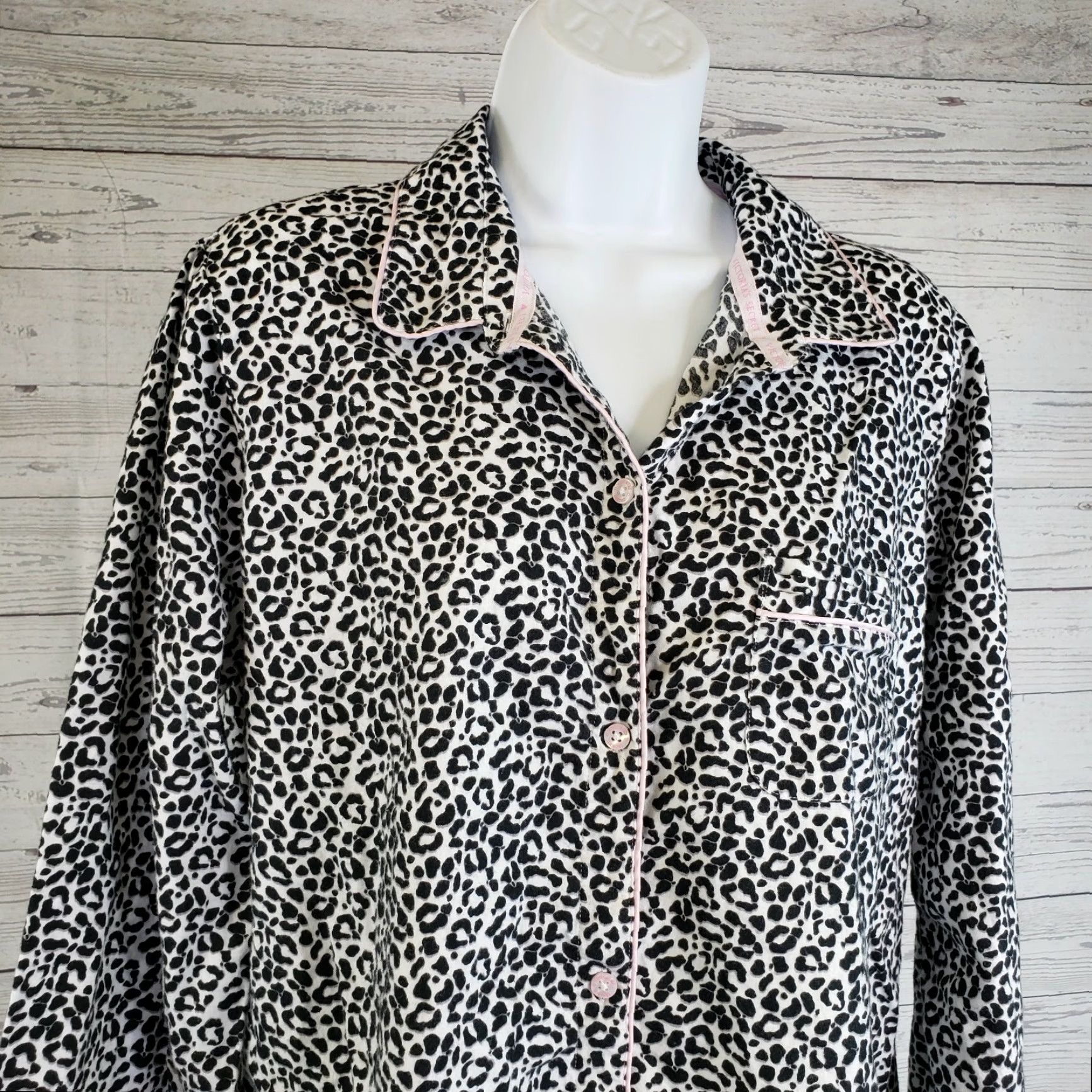 Victoria's Secret Victoria's Secret Women Pajama Top Long Sleeve Button Front Black Cotton M Medium pajamas Top Nightwear Womens Size M / US 6-8 / IT 42-44 - 3 Thumbnail