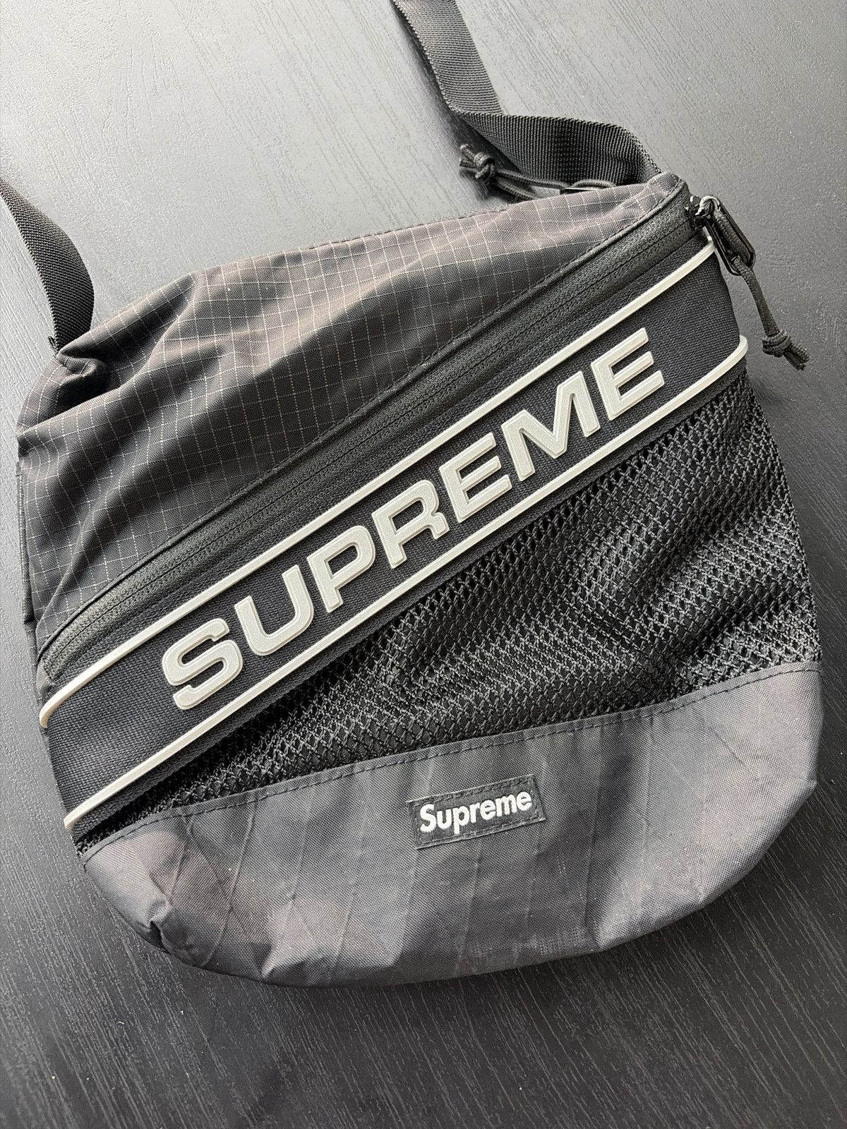 Supreme Supreme Logo Shoulder Bag Black FW23 Size ONE SIZE - 2 Thumbnail