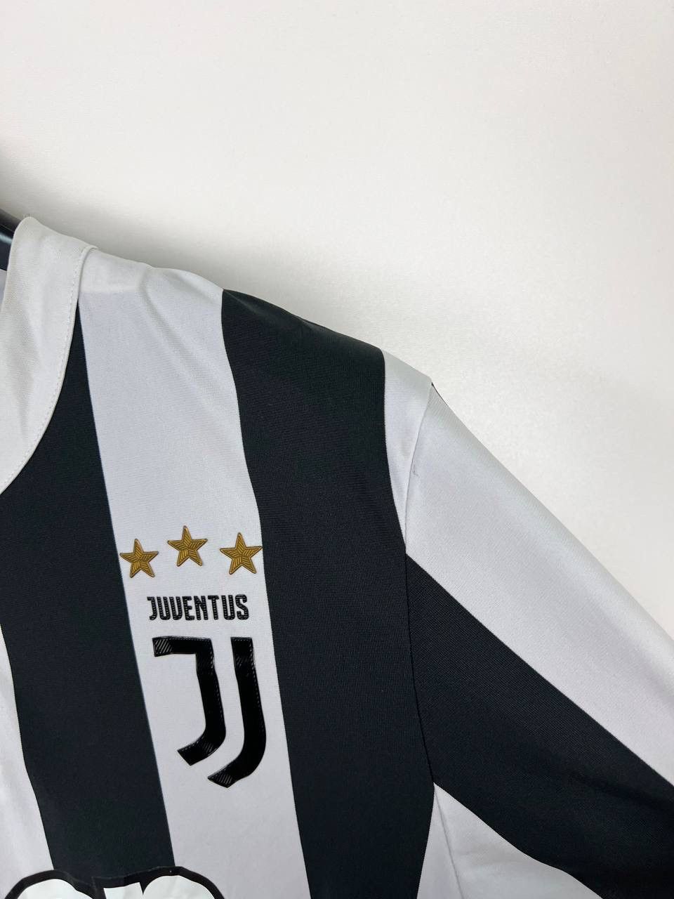 Vintage Juventus Adidas 2017/18 Jersey t-shirts size L Size US L / EU 52-54 / 3 - 7 Thumbnail