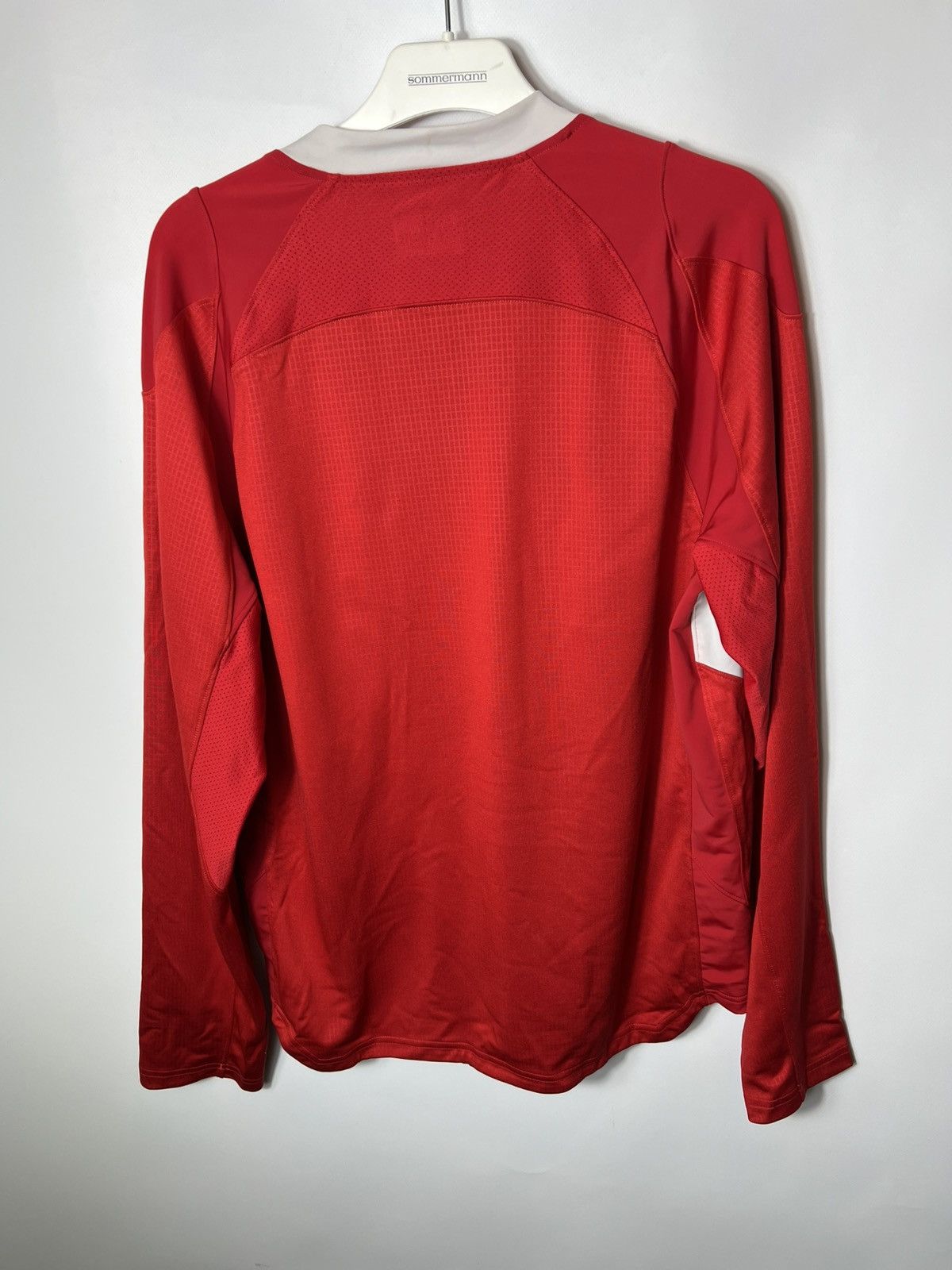 Under Armour VINTAGE RUGBY UNION WALES 2011/2013 UNDER ARMOUR LONG SLEEVE Size US M / EU 48-50 / 2 - 6 Thumbnail