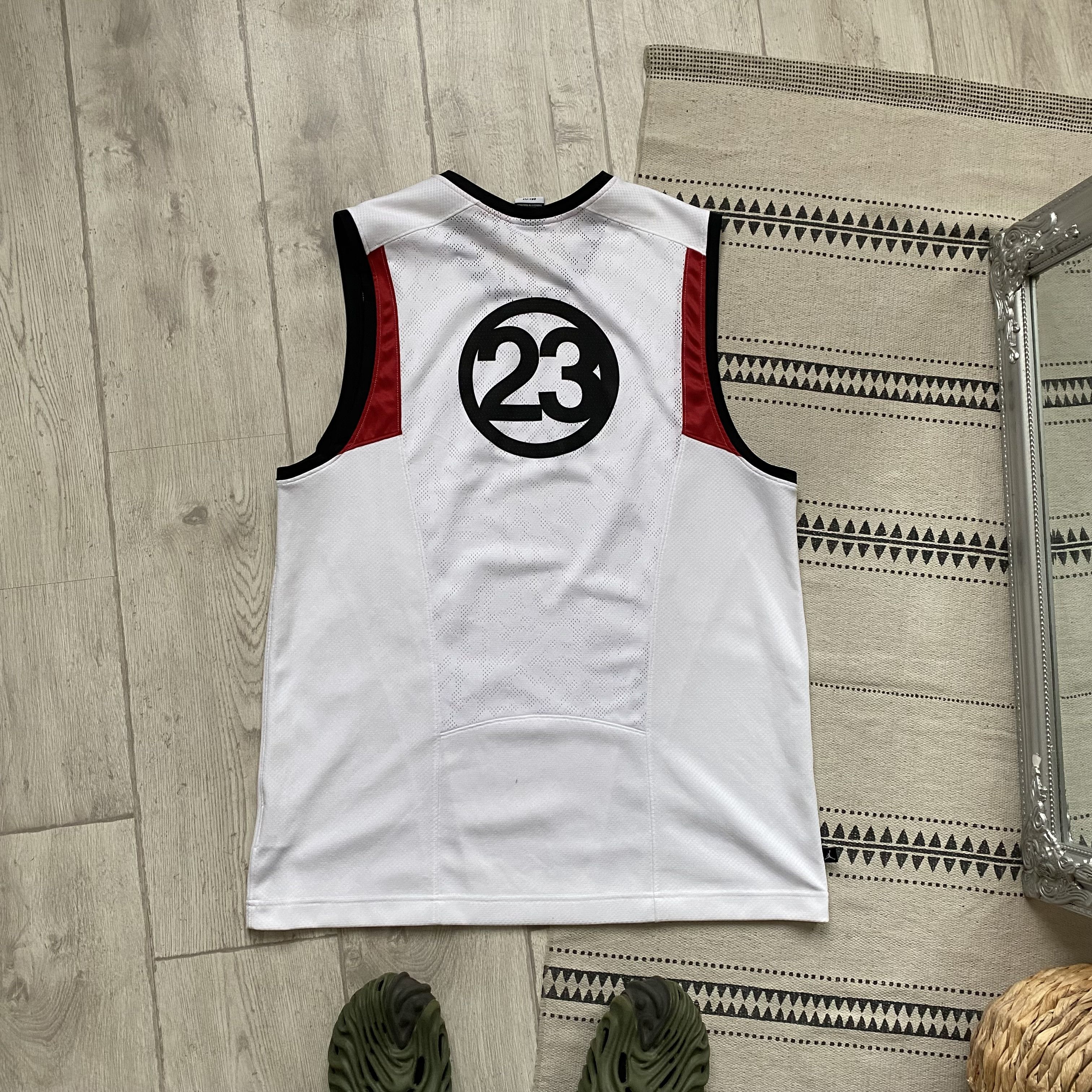Jordan Brand Vintage Nike Jordan tee Sleeveless Jersey Center logo #23 Size US L / EU 52-54 / 3 - 8 Thumbnail