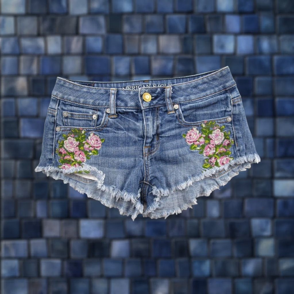 American Eagle Outfitters VINTAGE American Eagle Outfitters Denim Short Cut-Off Embroidered Floral 5-Pocket Stretch Size 00 Womens Blue 2 in Inseam Summer Casual Size 24" / US 00 / IT 34 - 1 Thumbnail