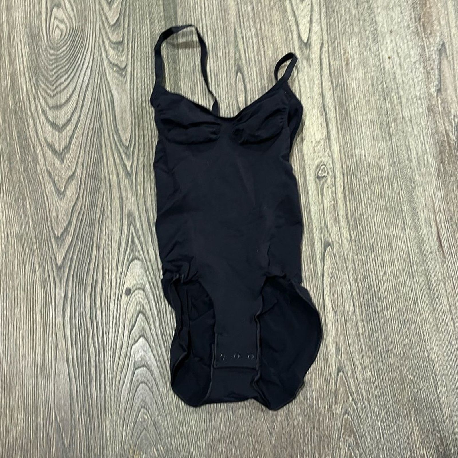SKIMS NWOT Skims Bodysuit Seamless Sculpt Snap Button Solid Size ONE SIZE - 1 Thumbnail