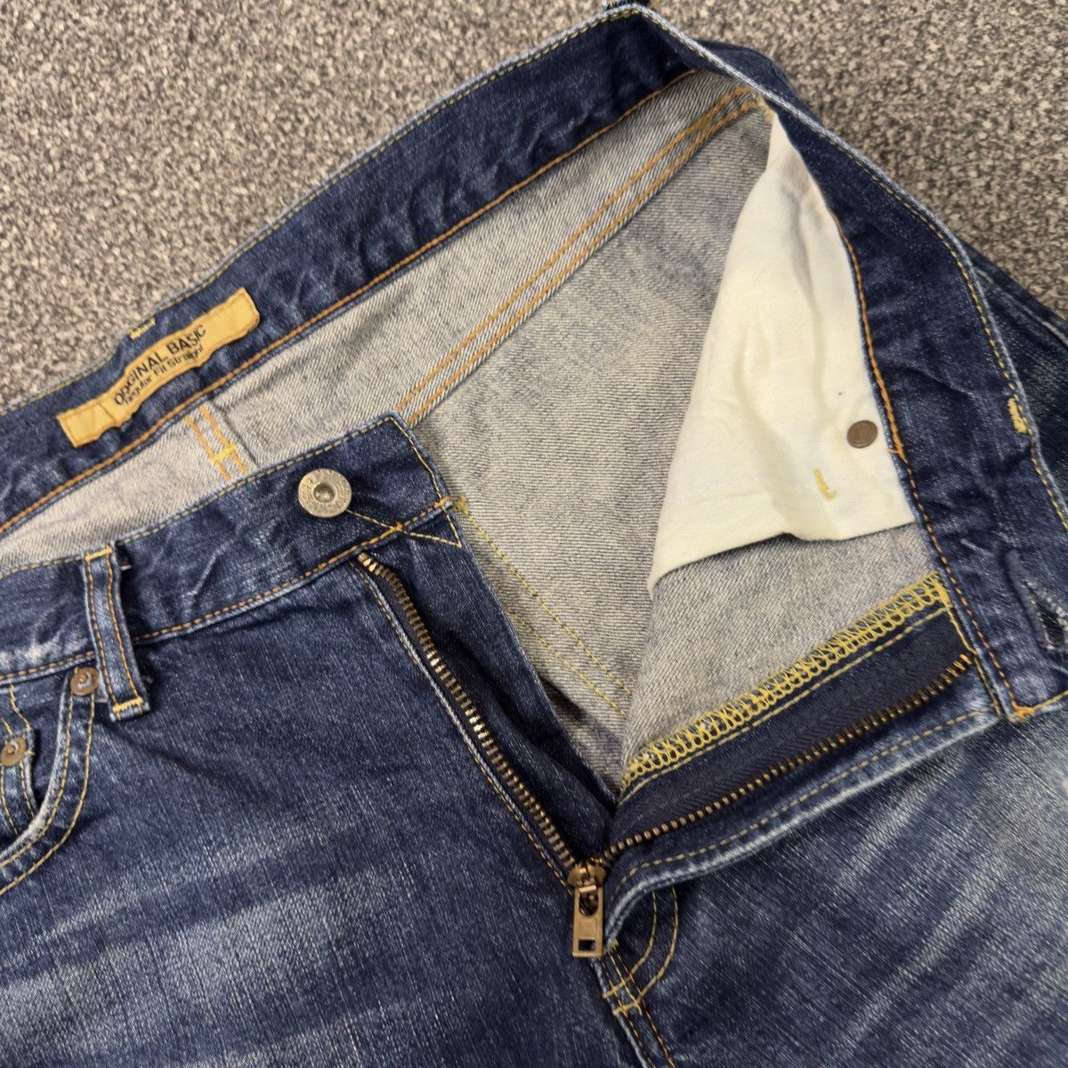 Undercover × Uniqlo Vintage 90s Japanese Uniqlo Original Basic Light Wash Denim Size US 33 - 12 Thumbnail
