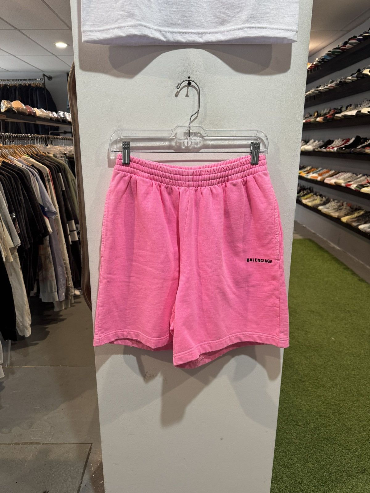 Balenciaga Balenciaga Embroidered Logo Sweatshorts Pink Size US 28 / EU 44 - 1 Thumbnail