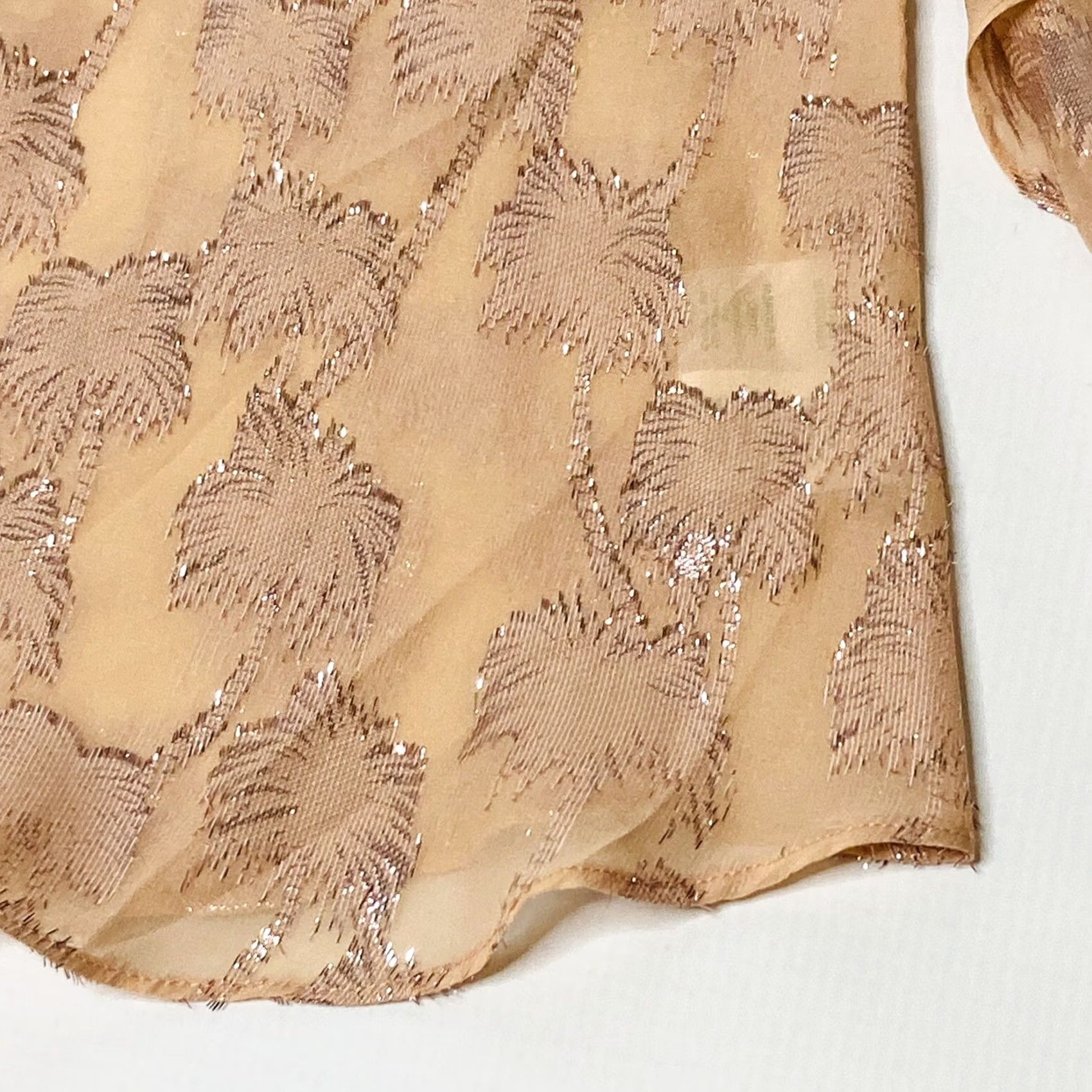 Lilly Pulitzer Lilly Pulitzer Blouse Size S Silk Beccer Peachy Pink & Shiny Metallic Palm Trees Short Flutter Sleeve Womens Size S / US 4 / IT 40 - 4 Thumbnail