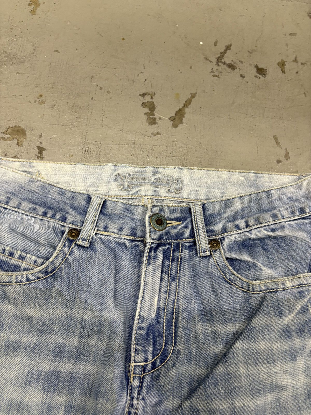 Beauty Beast Vintage Acid Wash Robin Jeans wing 🪽 embroidered denim Size US 31 - 9 Thumbnail