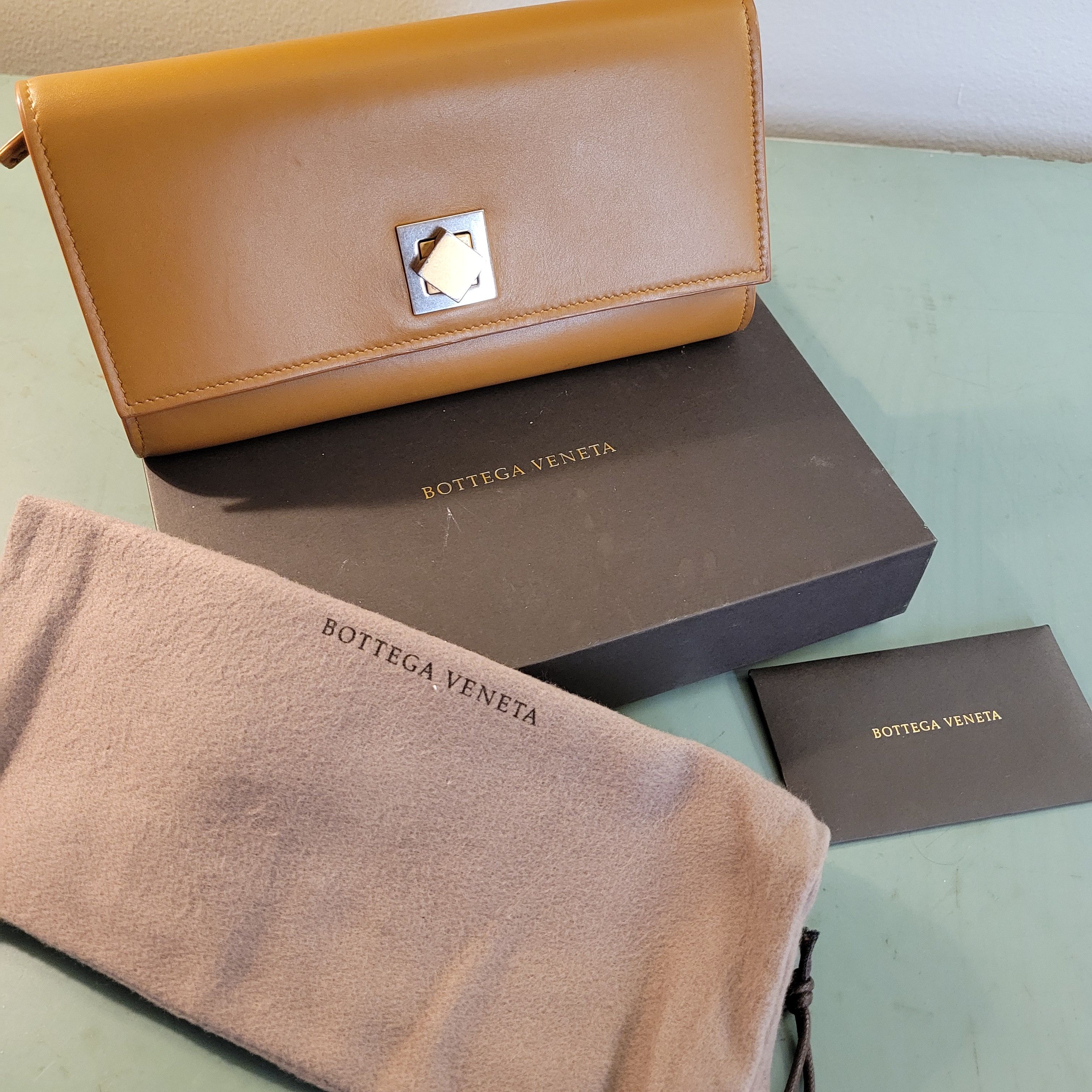 Bottega Veneta French Calfskin Continental Wallet Camel Turn Lock Size ONE SIZE - 13 Thumbnail