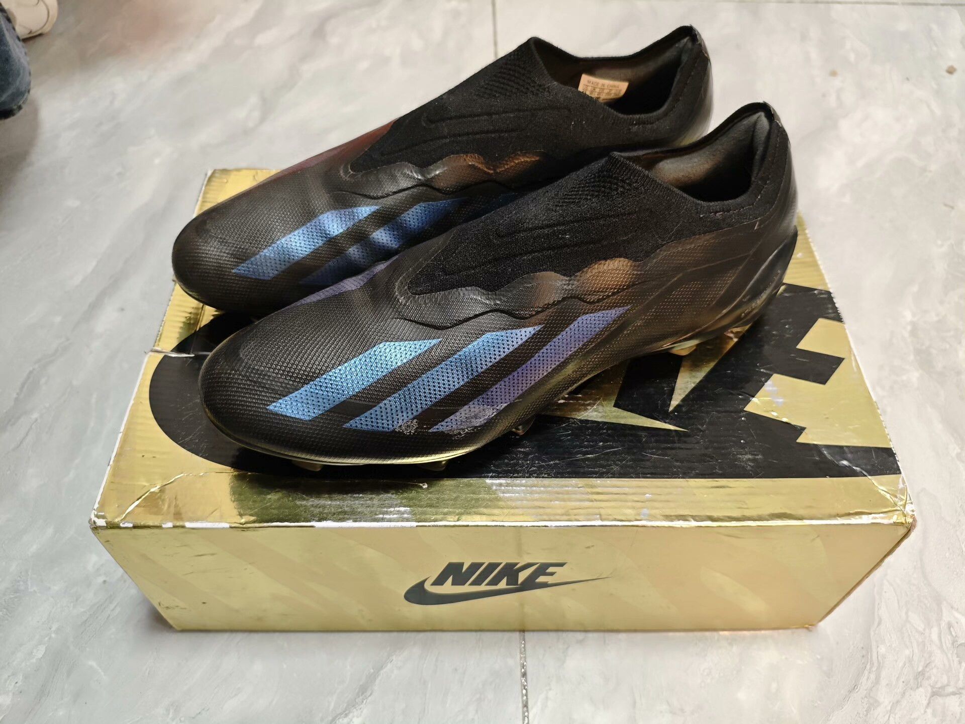 Adidas Adidas Black Lowtop Sneakers 10 Men Size US 10 / EU 43 - 1 Thumbnail