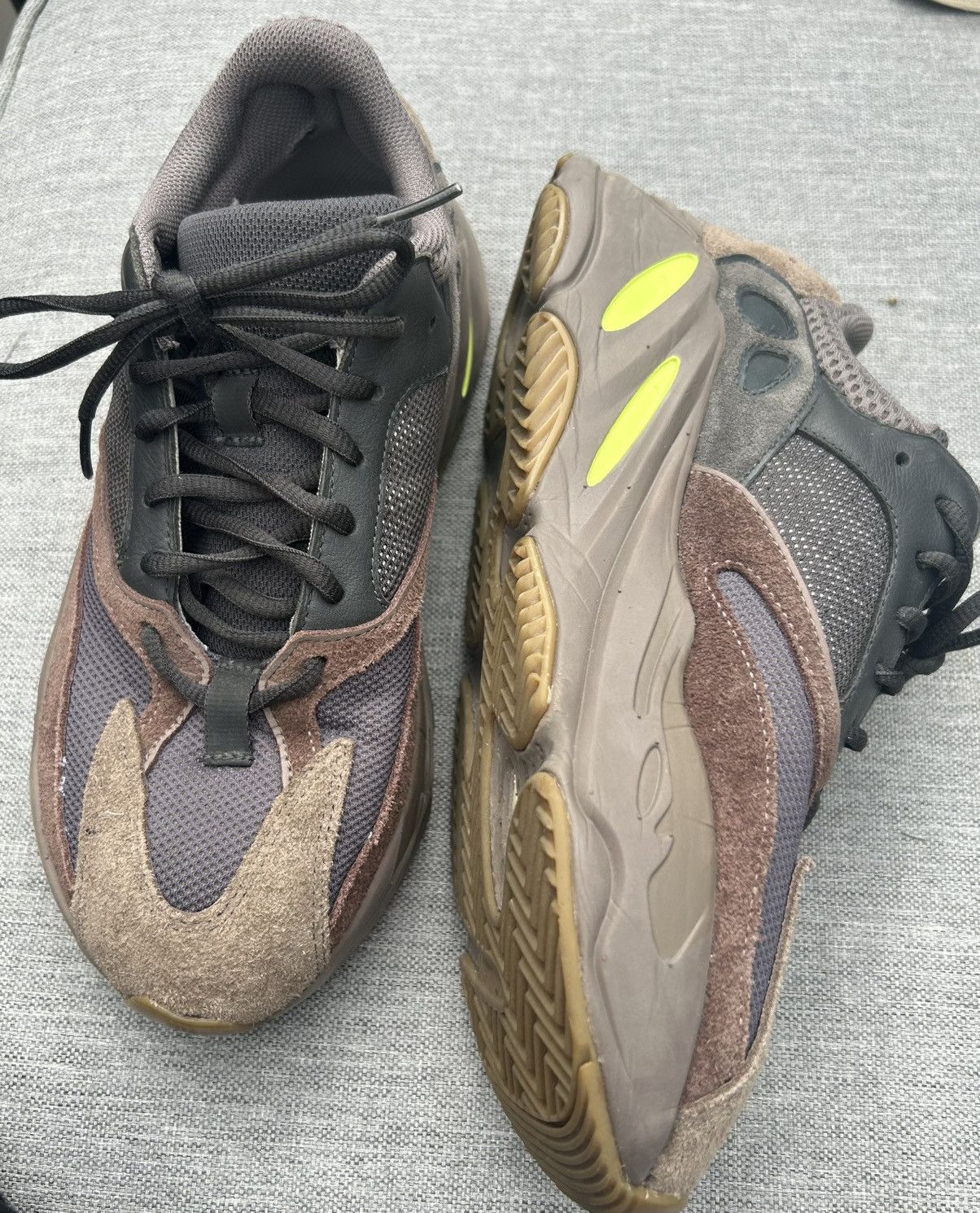 Kanye West × Yeezy Yeezy 700 Salt Size US 8.5 / EU 41-42 - 3 Thumbnail