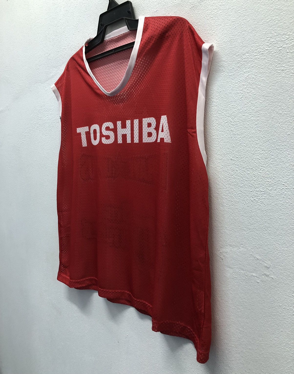 Vintage Vintage Toshiba Basketball Team Sleeveless Jersey Size US XL / EU 56 / 4 - 6 Thumbnail