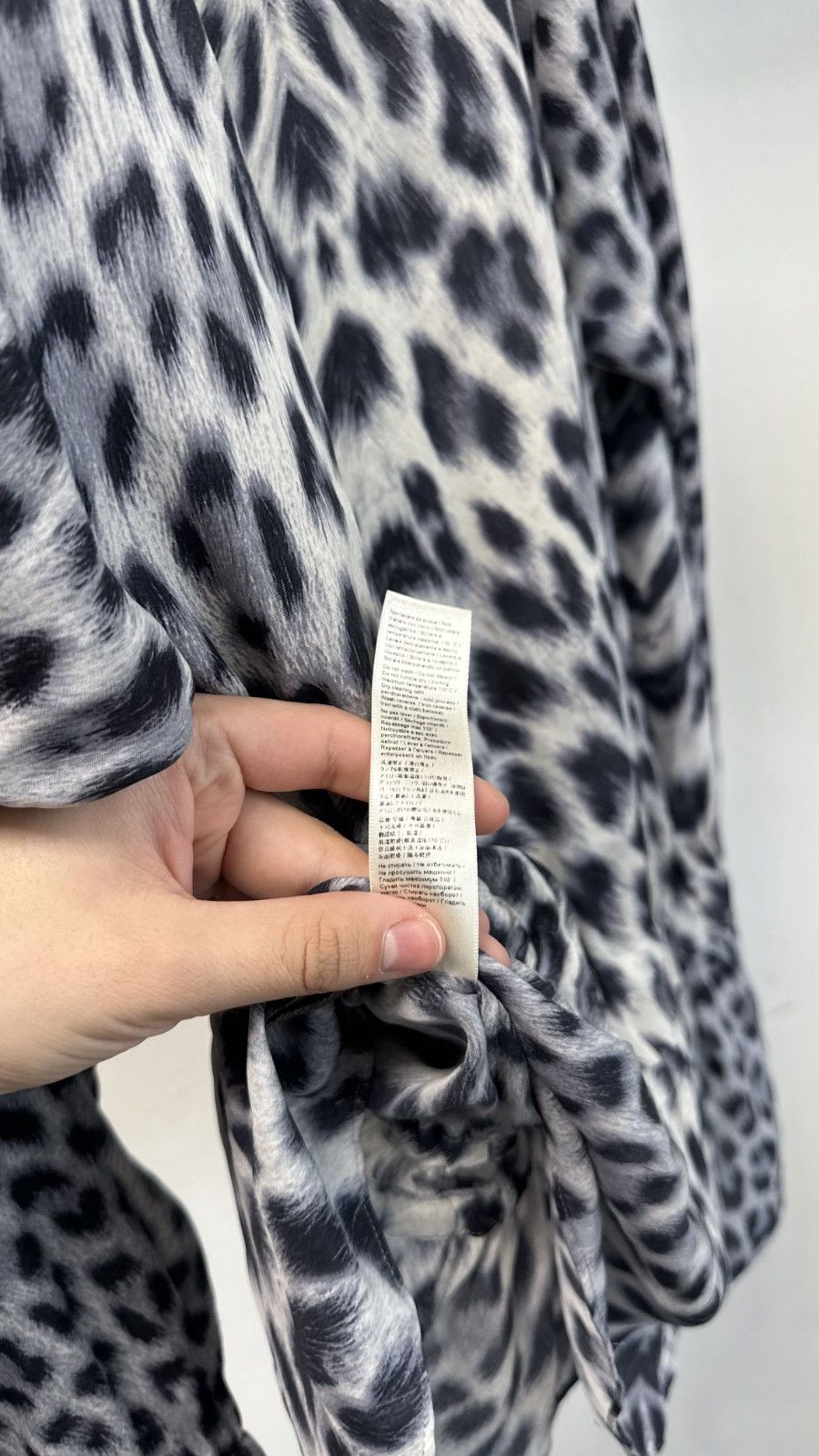 Roberto Cavalli Roberto Cavalli Vintage Silk Blue Animal Print Blouse Size M / US 6-8 / IT 42-44 - 17 Thumbnail