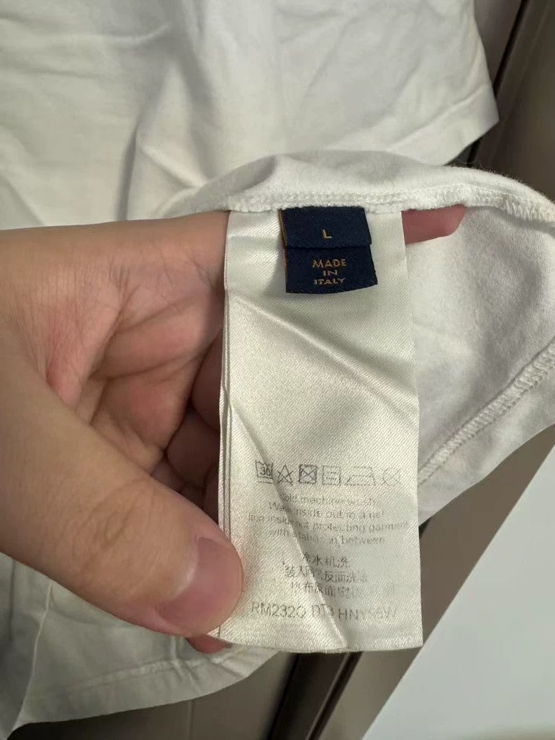 Louis Vuitton Louis Vuitton Embossed logo short sleeve Size US L / EU 52-54 / 3 - 4 Thumbnail
