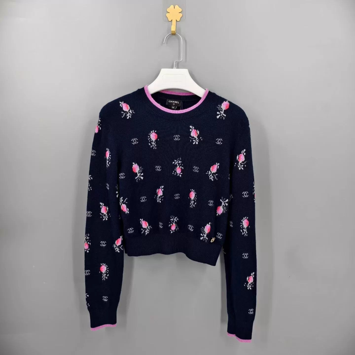 Chanel Chanel 22K Navy Blue Floral Sweater Women's Size 34 99 Size XS / US 0-2 / IT 36-38 - 1 Thumbnail