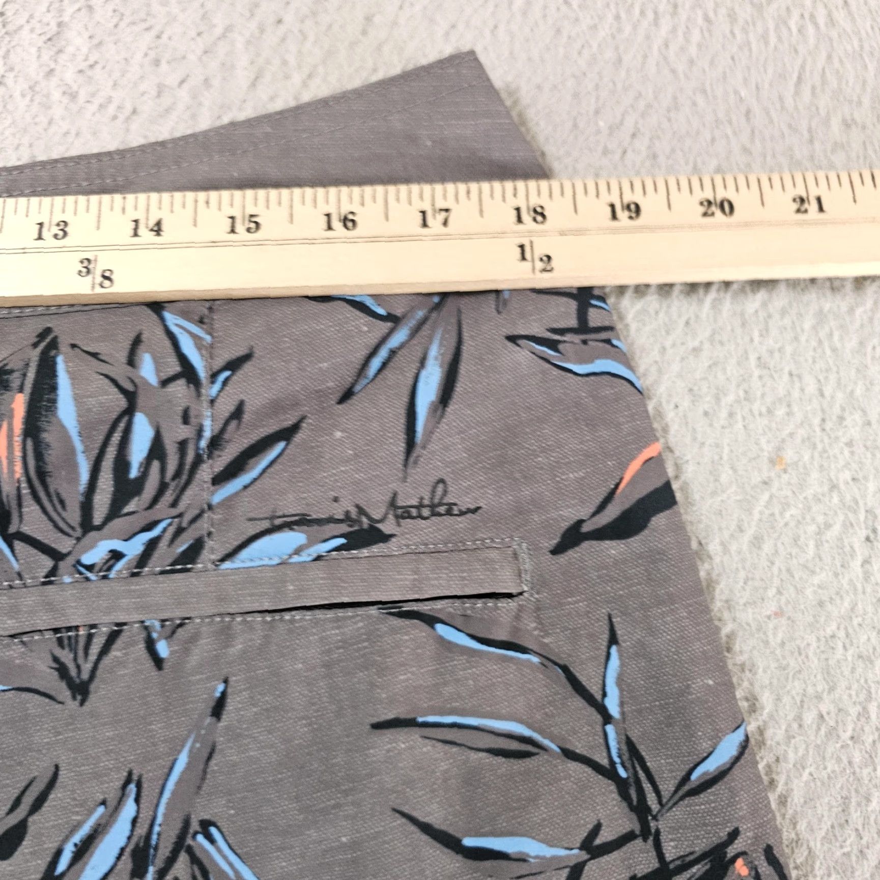 TravisMathew VINTAGE? No. Actually: TravisMathew Board Shorts Mens 34 Gray Blue Tropical Print Swim Trunks Stretch Size US 34 / EU 50 - 4 Thumbnail