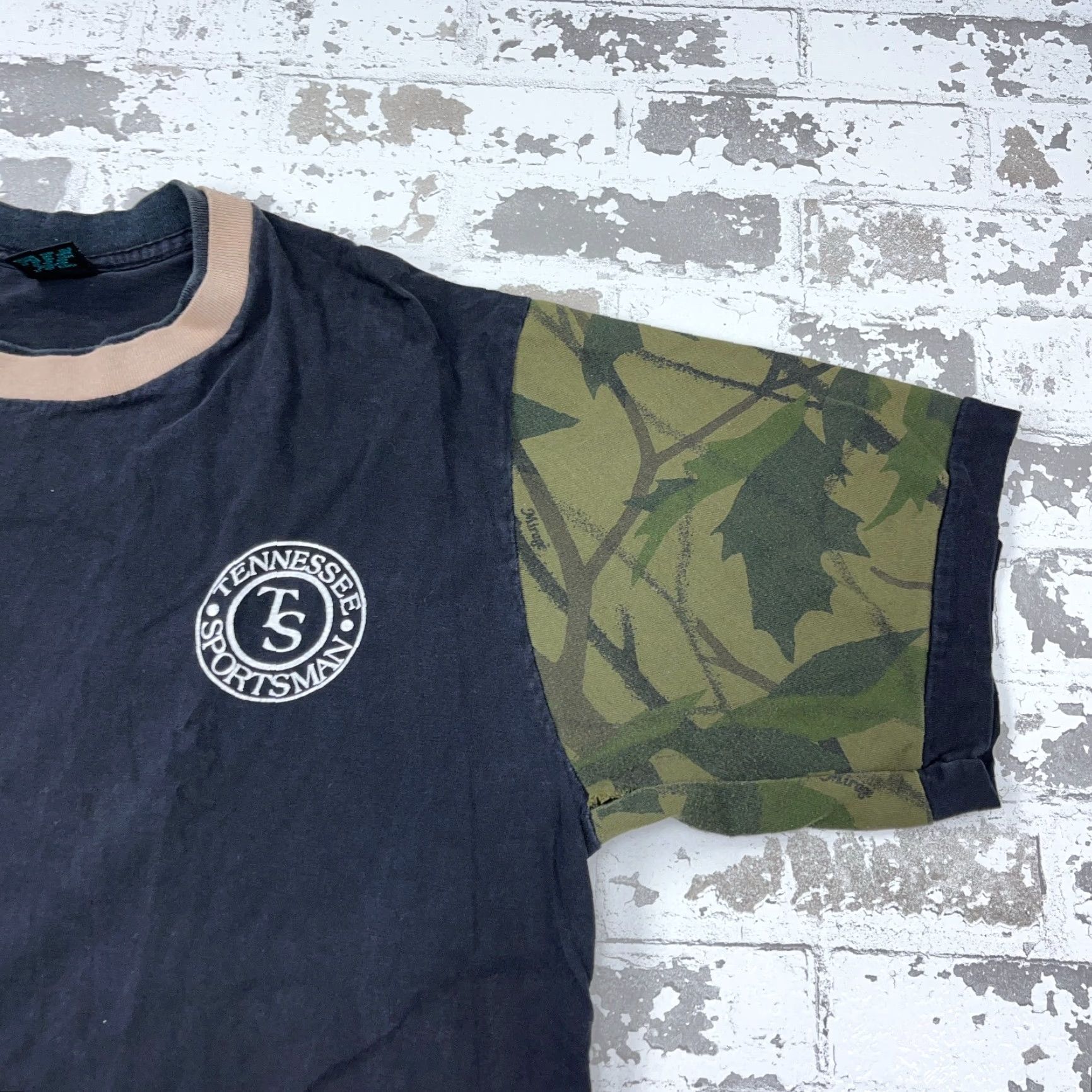 Vintage VINTAGE Men Large Black Hunting Graphic Print T-Shirt 80s Deer Outdoor Camouflage Tee's Unlimited Size US L / EU 52-54 / 3 - 4 Thumbnail