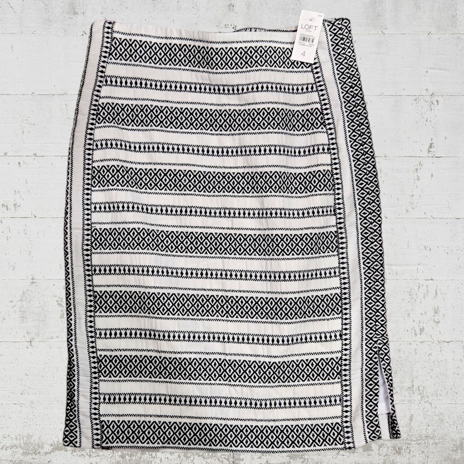 Loft LOFT White Black Aztec Bodycon Skirt Size 4 Size 27" / US 4 / IT 40 - 2 Thumbnail