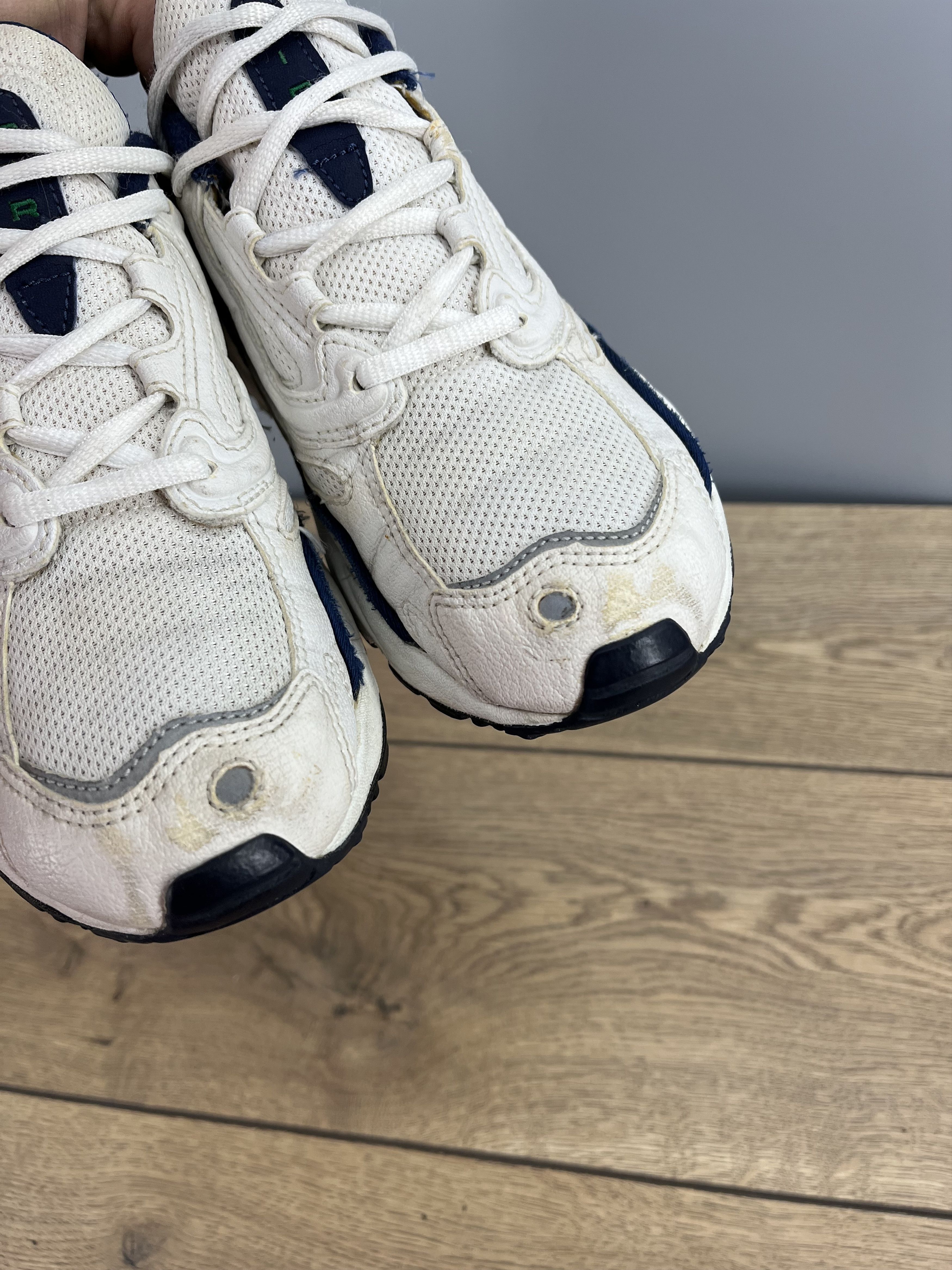 Nike Vintage Nike Air Sneakers US 9.5 EU 41 Retro 90s White Size US 9.5 / IT 39.5 - 17 Thumbnail