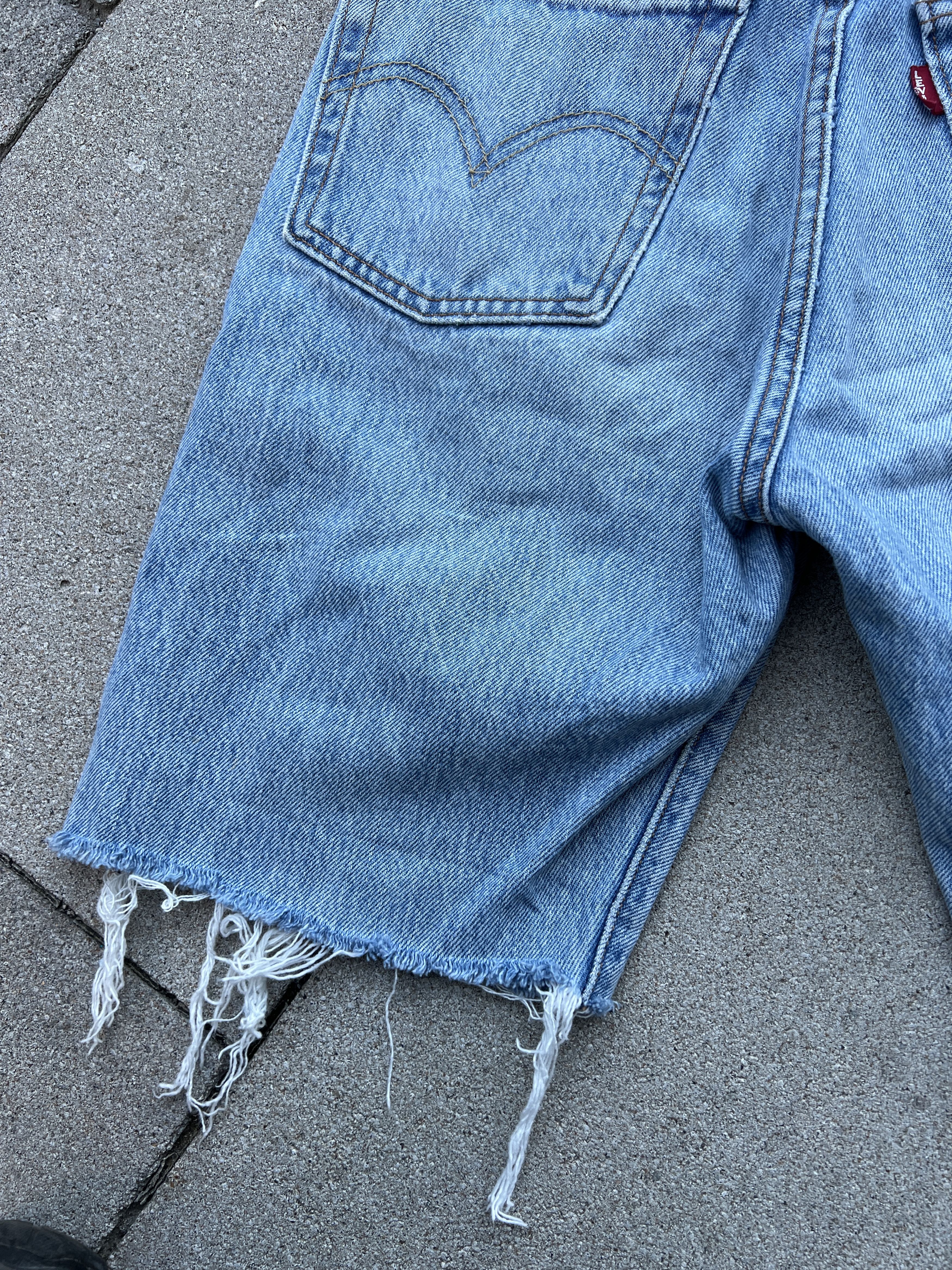 Levi's Levis Premium Big E Custom Cut Distressed Shorts Size 24" / US 00 / IT 34 - 19 Thumbnail