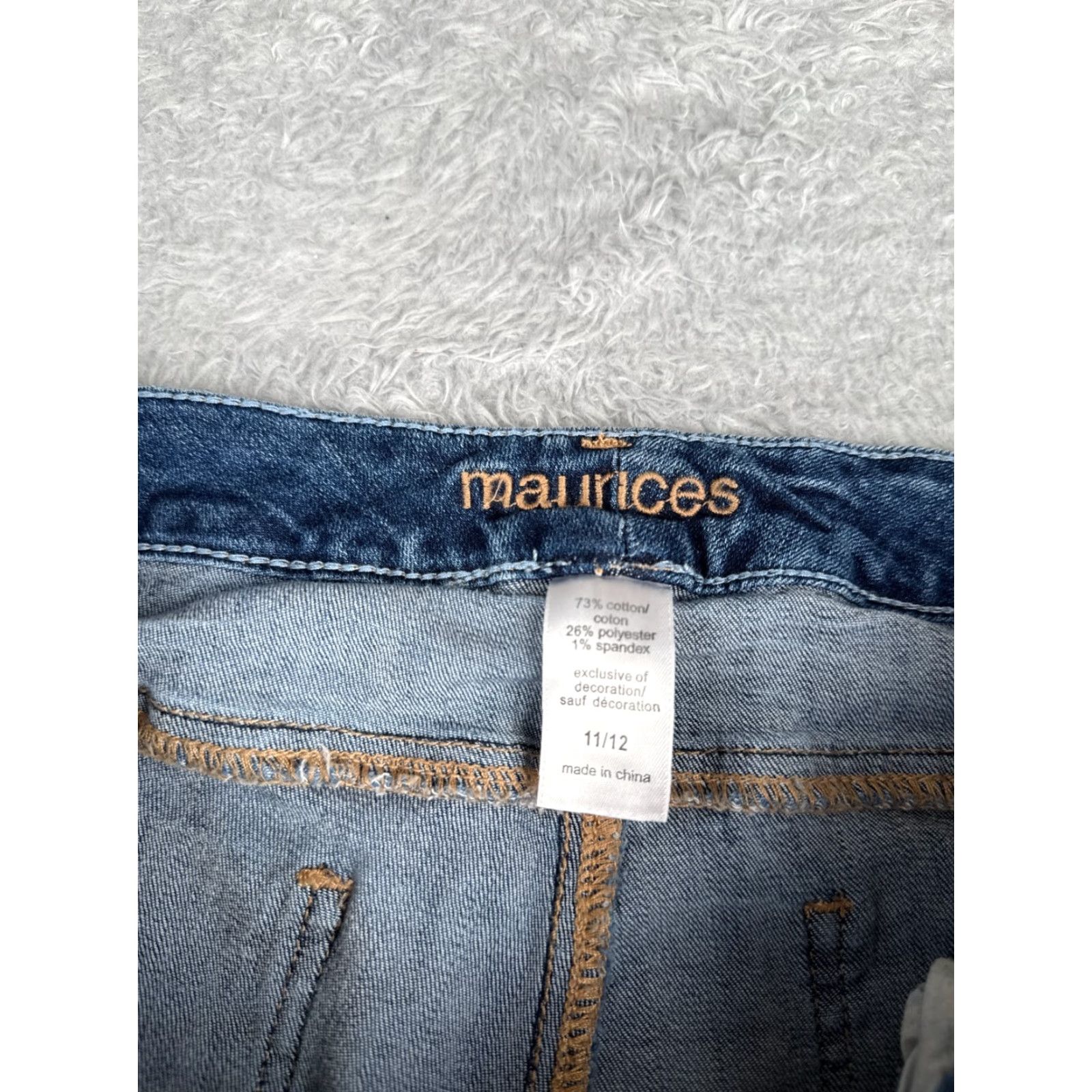 Vintage Maurices Jeans Capri Mid 11 Blue Denim Distressed 30x22 Cotton Blend Womens Capri Jeans Size 32" / US 10 / IT 46 - 6 Thumbnail