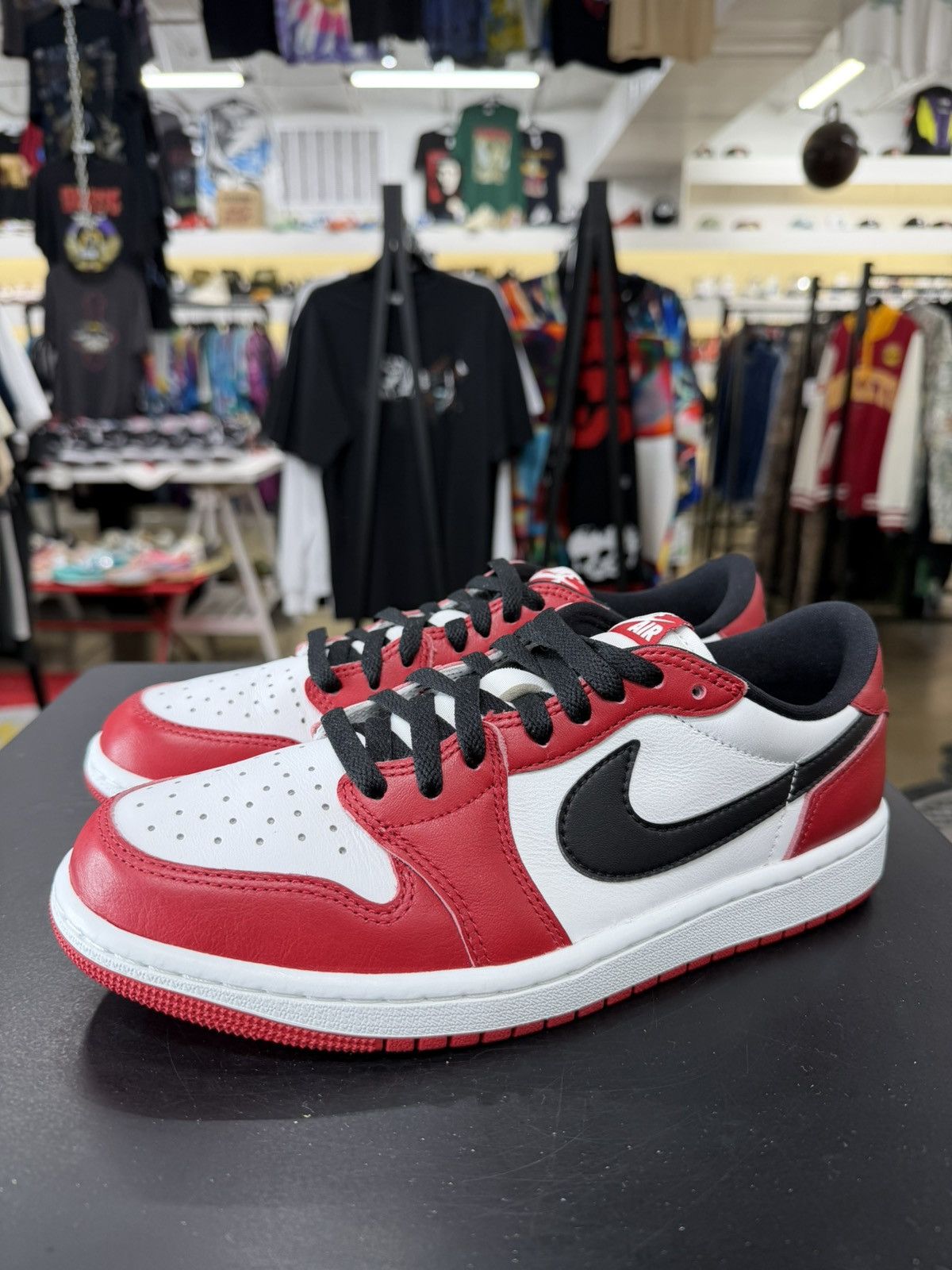 Jordan Brand Air Jordan 1 Low Chicago Size 8 (2025) Size US 8 / EU 41 - 1 Thumbnail