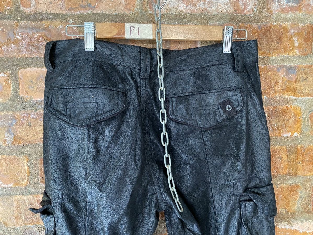 Tornado Mart 2000s Tornado Mart Bondage Textured Gas Mask Cargo Shorts Size US 31 - 17 Thumbnail