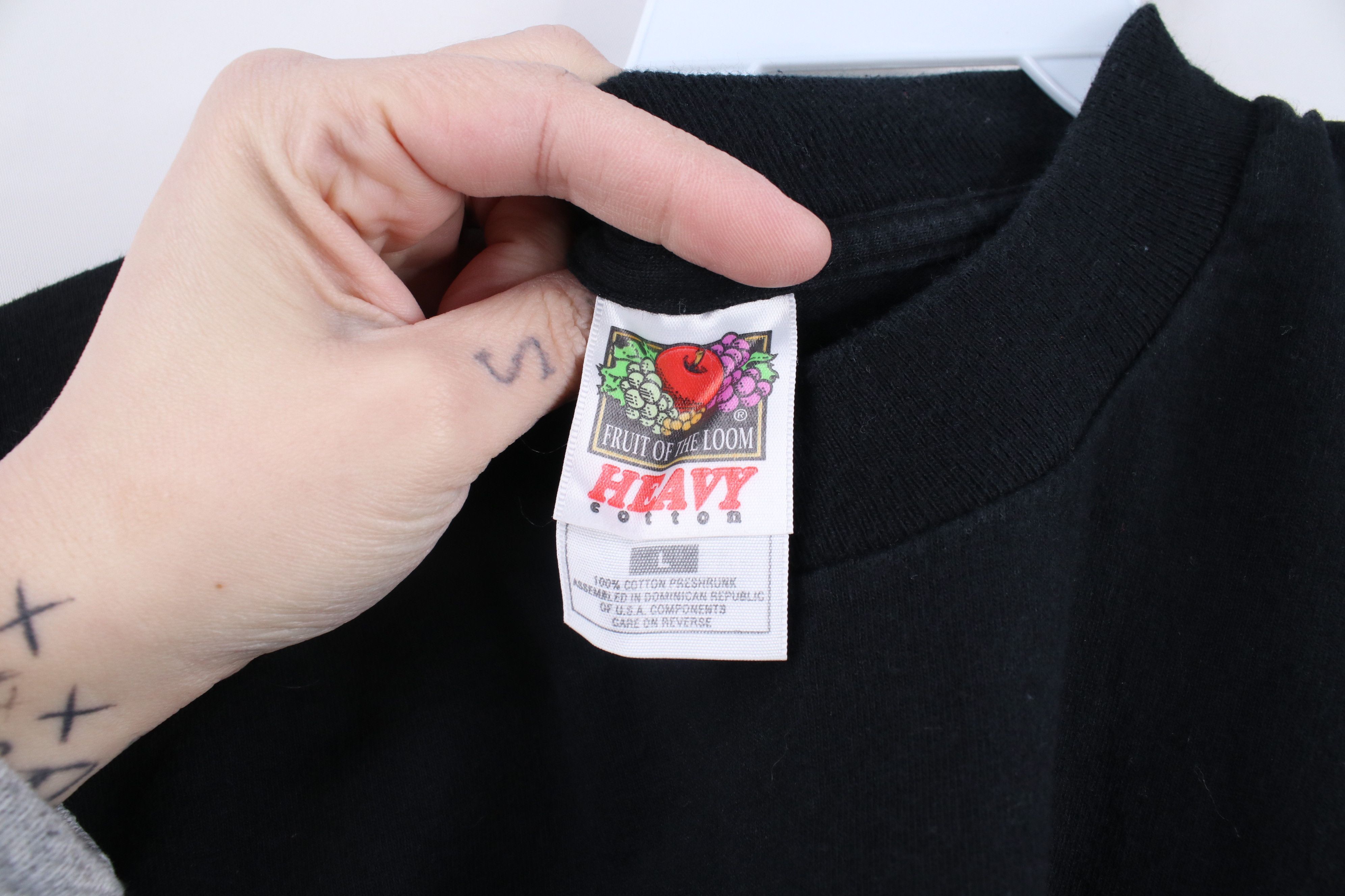 Vintage Vintage 90s Gordons Gin and Vodkas Short Sleeve T-Shirt Size US L / EU 52-54 / 3 - 7 Thumbnail