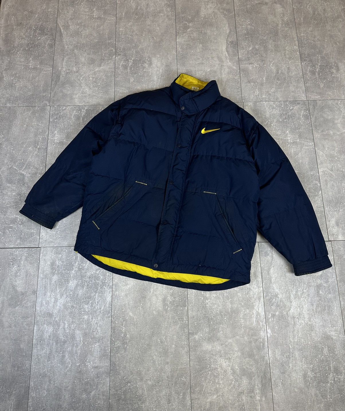 Vintage Men’s vintage rare Nike overprint logo Down jacket Size US L / EU 52-54 / 3 - 9 Thumbnail