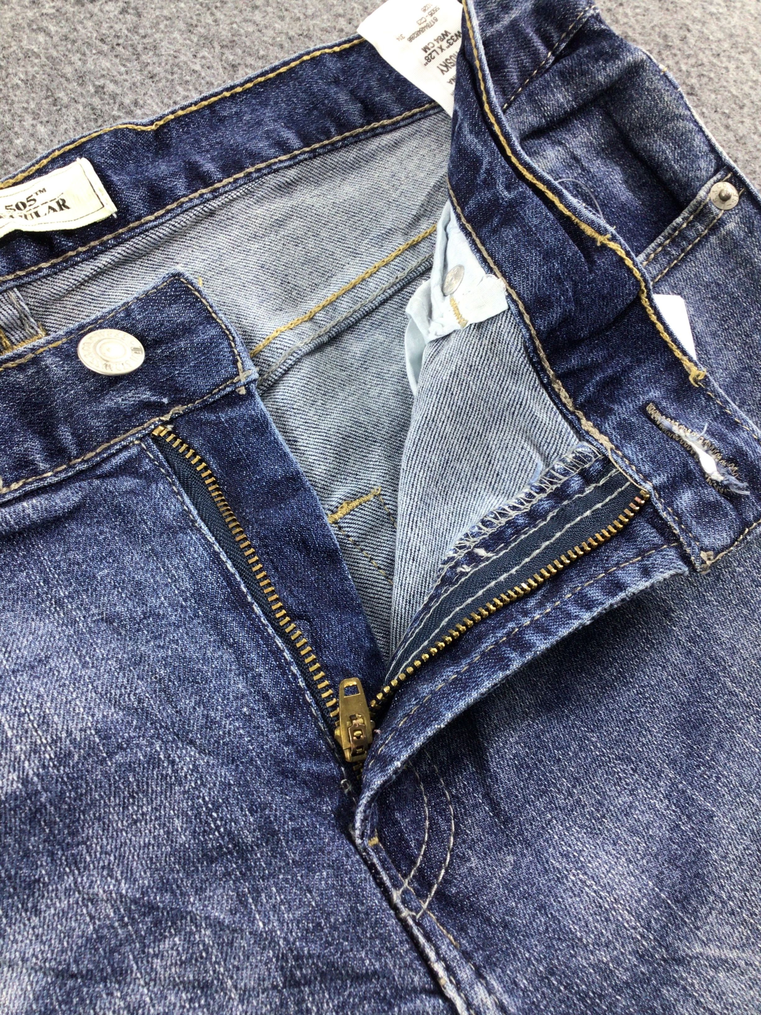 Levi's Vintage Levis 505 Jeans-J636 Size US 35 - 7 Thumbnail