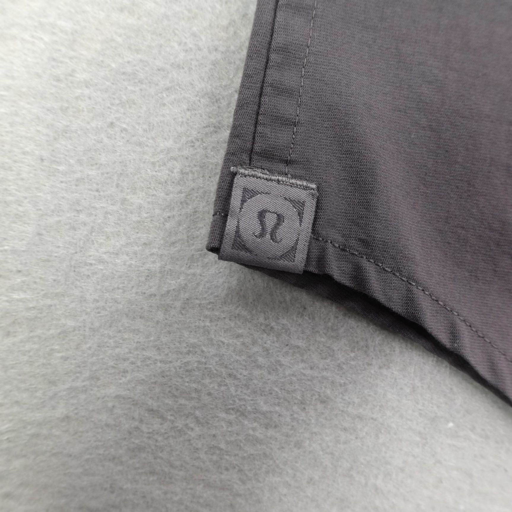 Lululemon Lululemon Men’s Shirt Medium Gray Performance Button Up Long Sleeve Casual Workwear Size US M / EU 48-50 / 2 - 7 Thumbnail