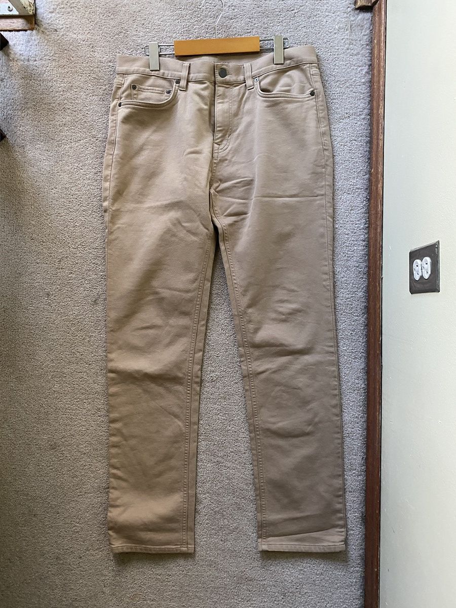 Banana Republic Banana Republic "The Traveler" KHAKI Size US 34 / EU 50 - 1 Thumbnail
