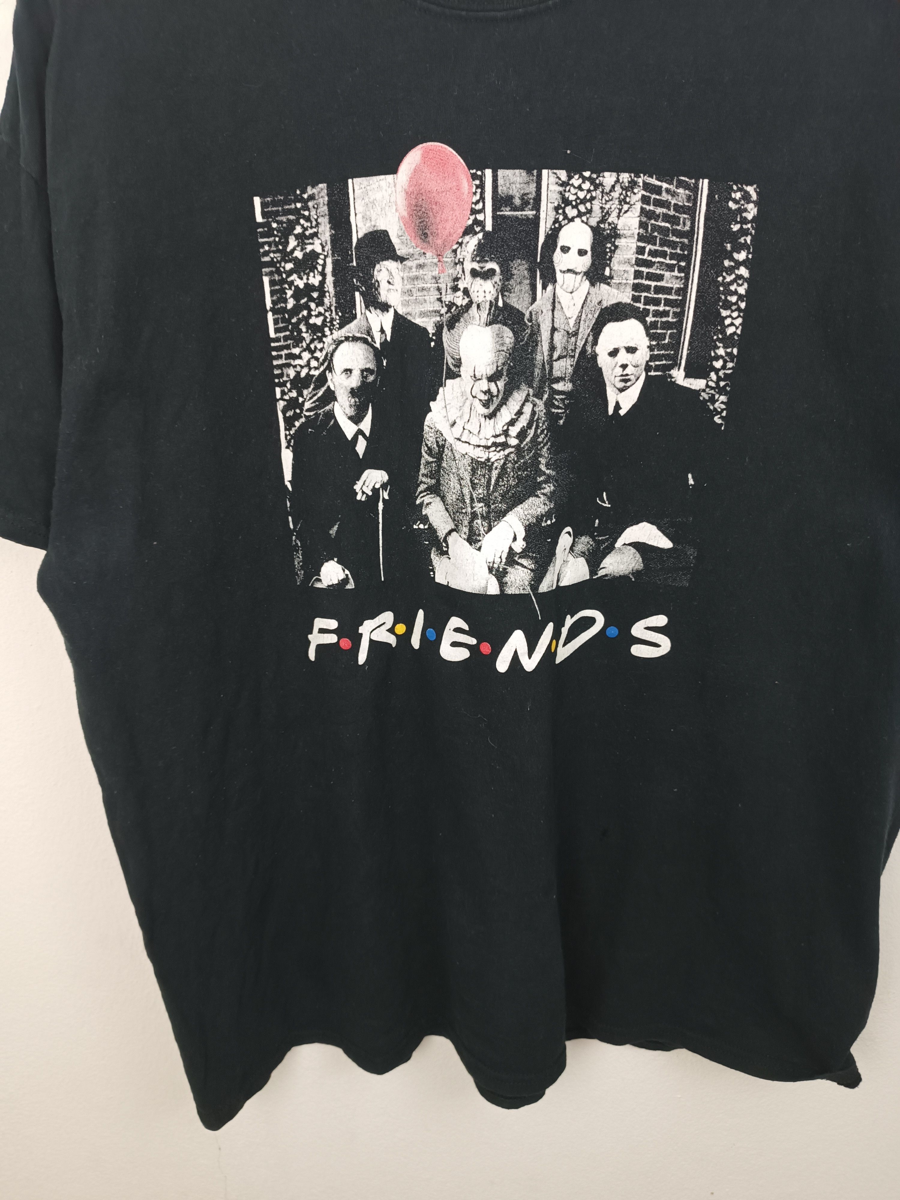 Vintage VINTAGE FRIENDS SITCOM PARODY HORROR IT KRUEGER JASON MYERS Size US XL / EU 56 / 4 - 6 Thumbnail