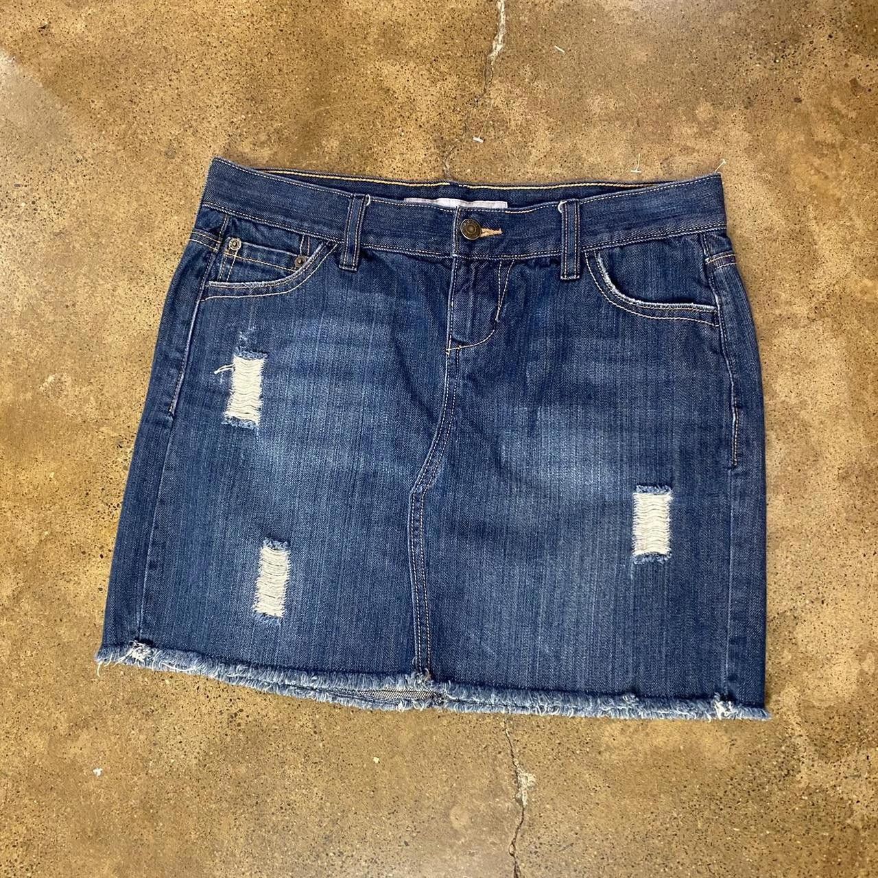 Old Navy Dark Wash Distressed Denim Mini Skirt Size 26" / US 2 / IT 38 - 2 Thumbnail