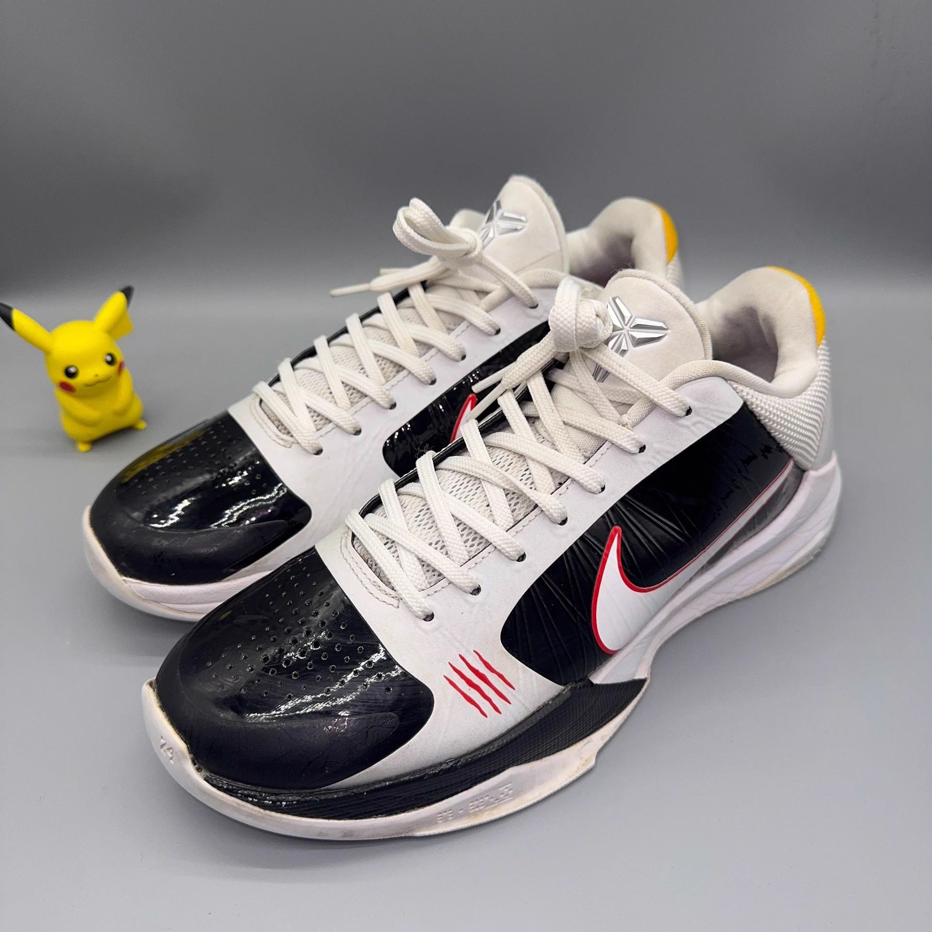 Nike Nike Kobe 5 White Dragon Black/White 42 Size US 9 / EU 42 - 1 Thumbnail
