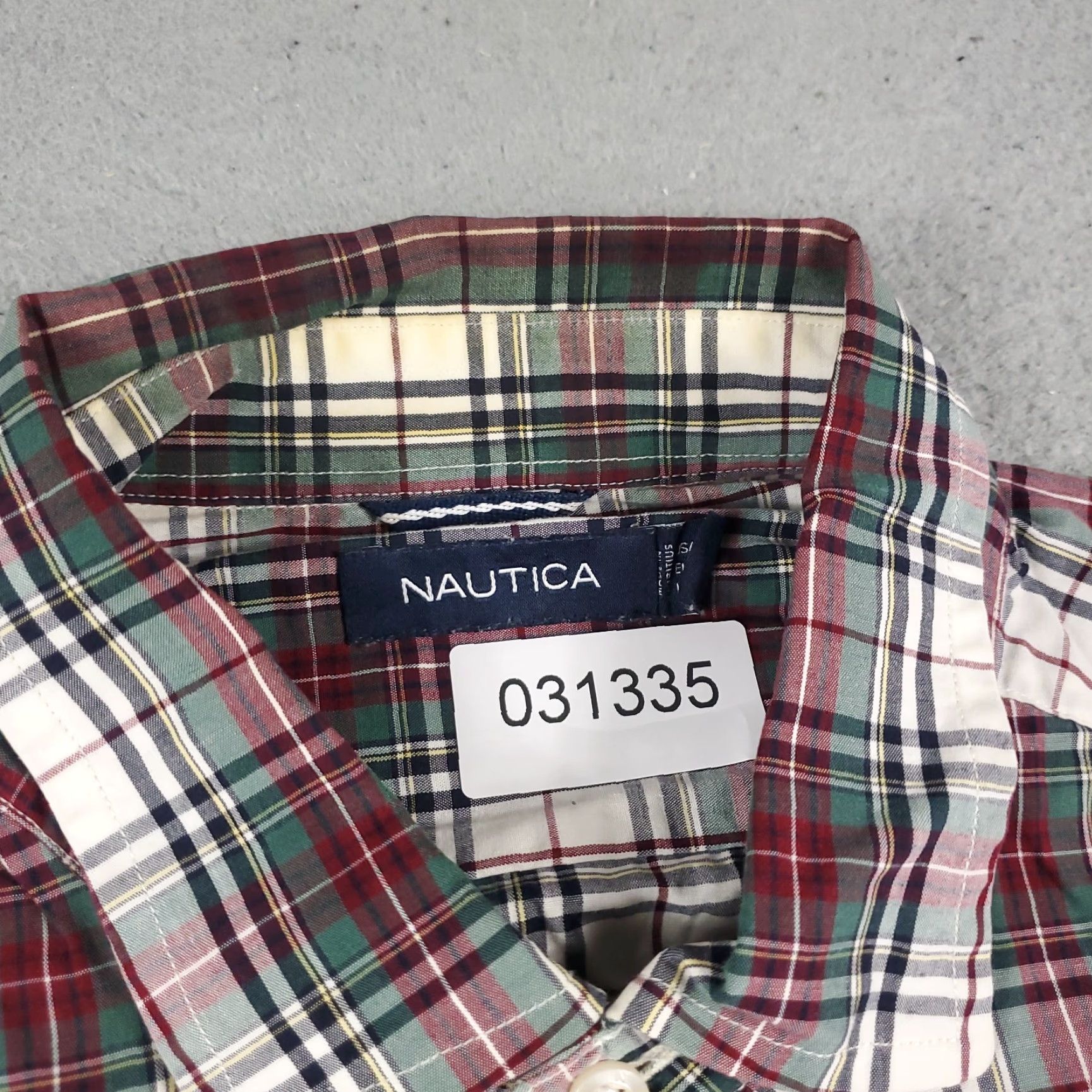 Nautica Nautica Shirt Mens Large Gray Red Plaid Button-Up Long Sleeve Casual Business Formal Workwear 90s Modern Preppy Mens Size US L / EU 52-54 / 3 - 4 Thumbnail