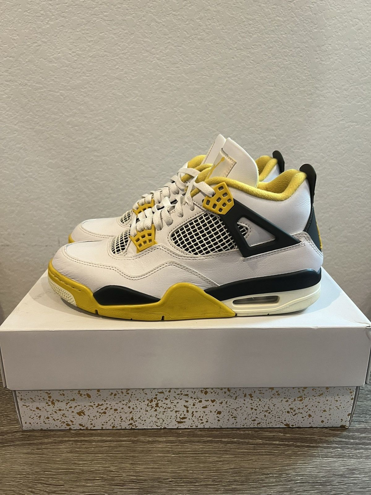Jordan 4 Vivid Sulfur