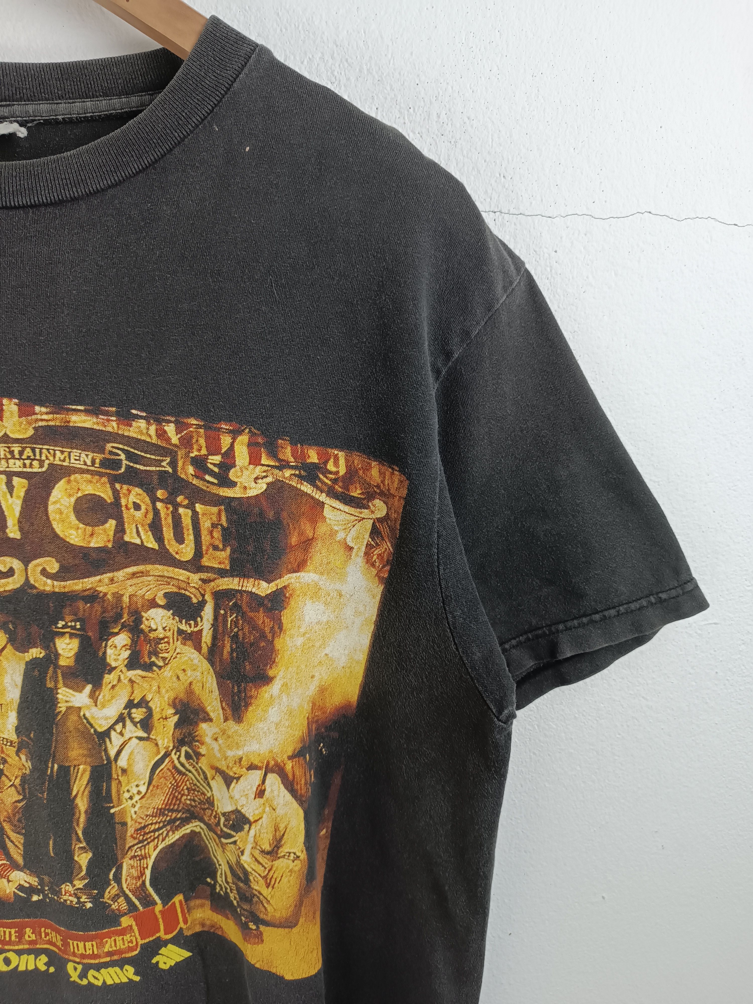 Band Tees VINTAGE 2005 MOTLEY CRUE RED, WHITE & CRUE ratt kiss poison Size US M / EU 48-50 / 2 - 6 Thumbnail
