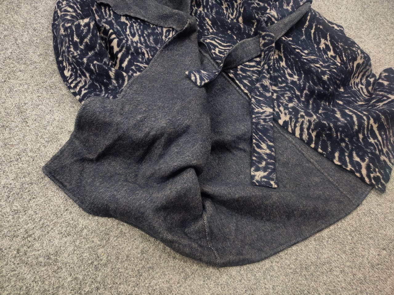 Max Mara Max Mara Weekend Virgin Wool Animal reversible Coat Jacket Size L / US 10 / IT 46 - 9 Thumbnail