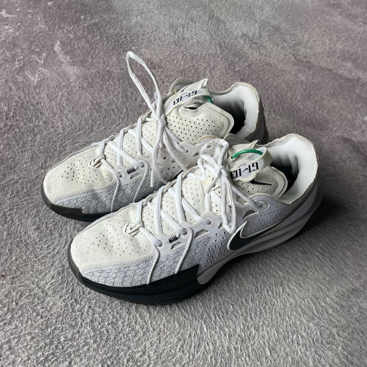 Nike Nike White Lowtop Sneakers 42 Men Size US 9 / EU 42 - 1 Thumbnail