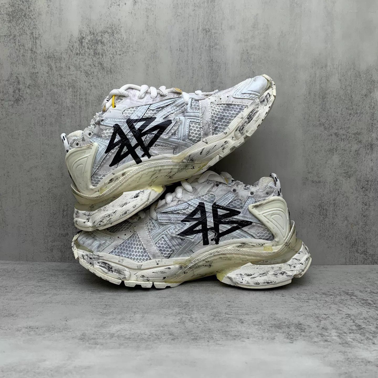 Balenciaga Balenciaga Runner White Graffiti 37 (98 New) Size US 6.5 / IT 36.5 - 3 Thumbnail